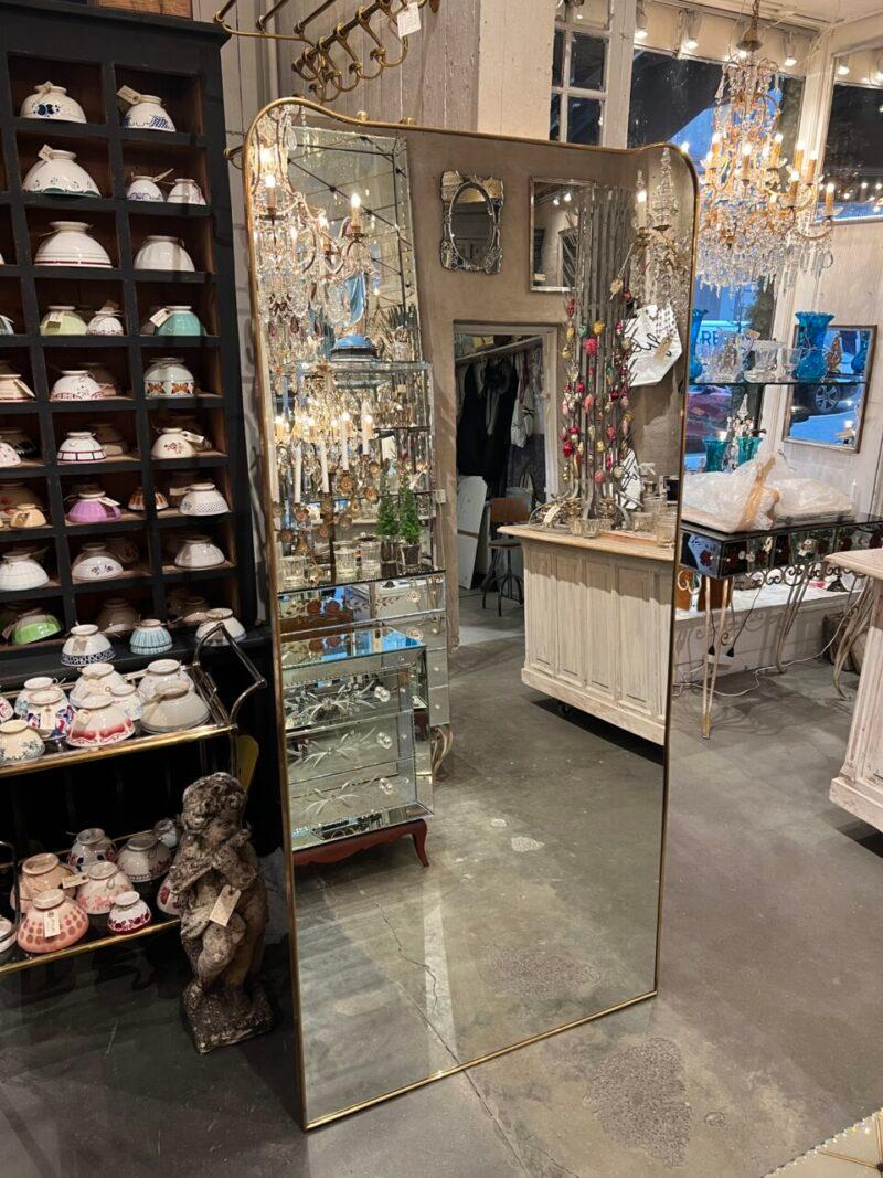 
Wonderful  full length figure mirror from Italy, circa 1960s. A beautiful  rectangular design.

Original mirror glass, and stylistically related designer Giò Ponti distinct design features.

Note the elegant curved brass profile on the edge of the