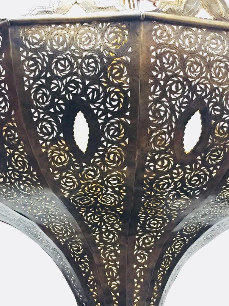 Grand lustre marocain en laiton d'Alberto Pinto de style mauresque en vente 4
