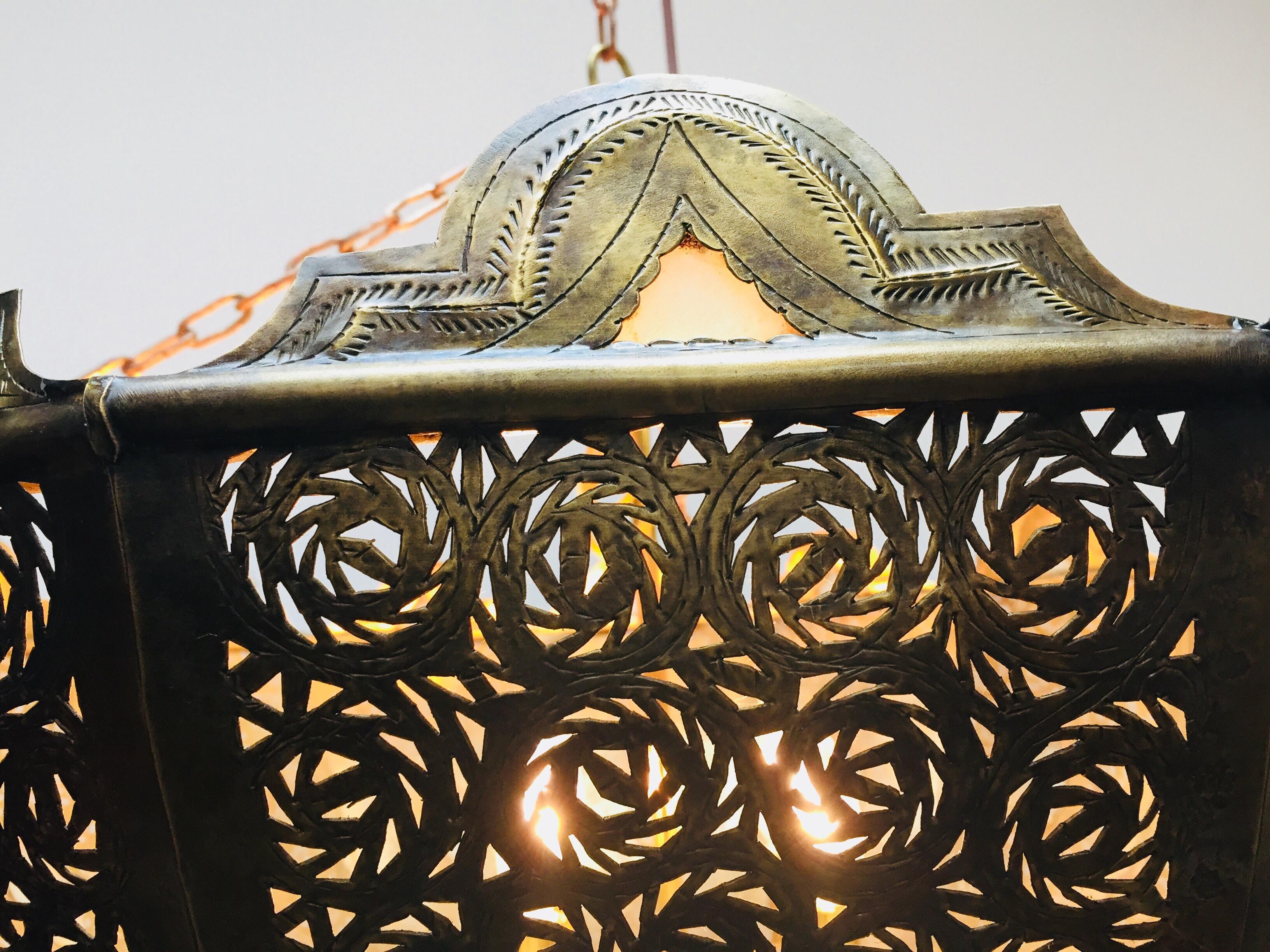 Moroccan Moorish Brass Chandelier in Alberto Pinto Style For Sale 2