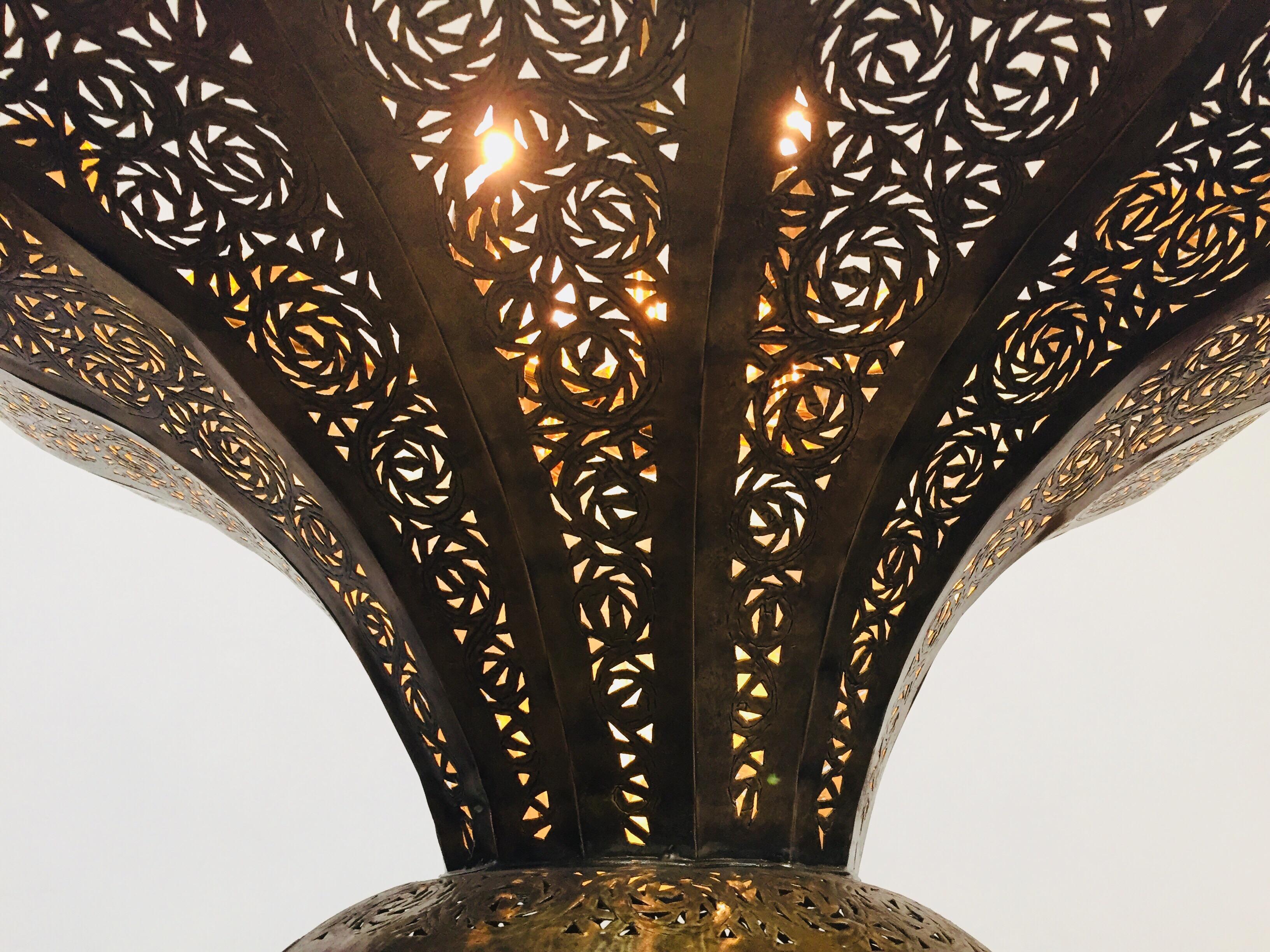 Moroccan Moorish Brass Chandelier in Alberto Pinto Style For Sale 3