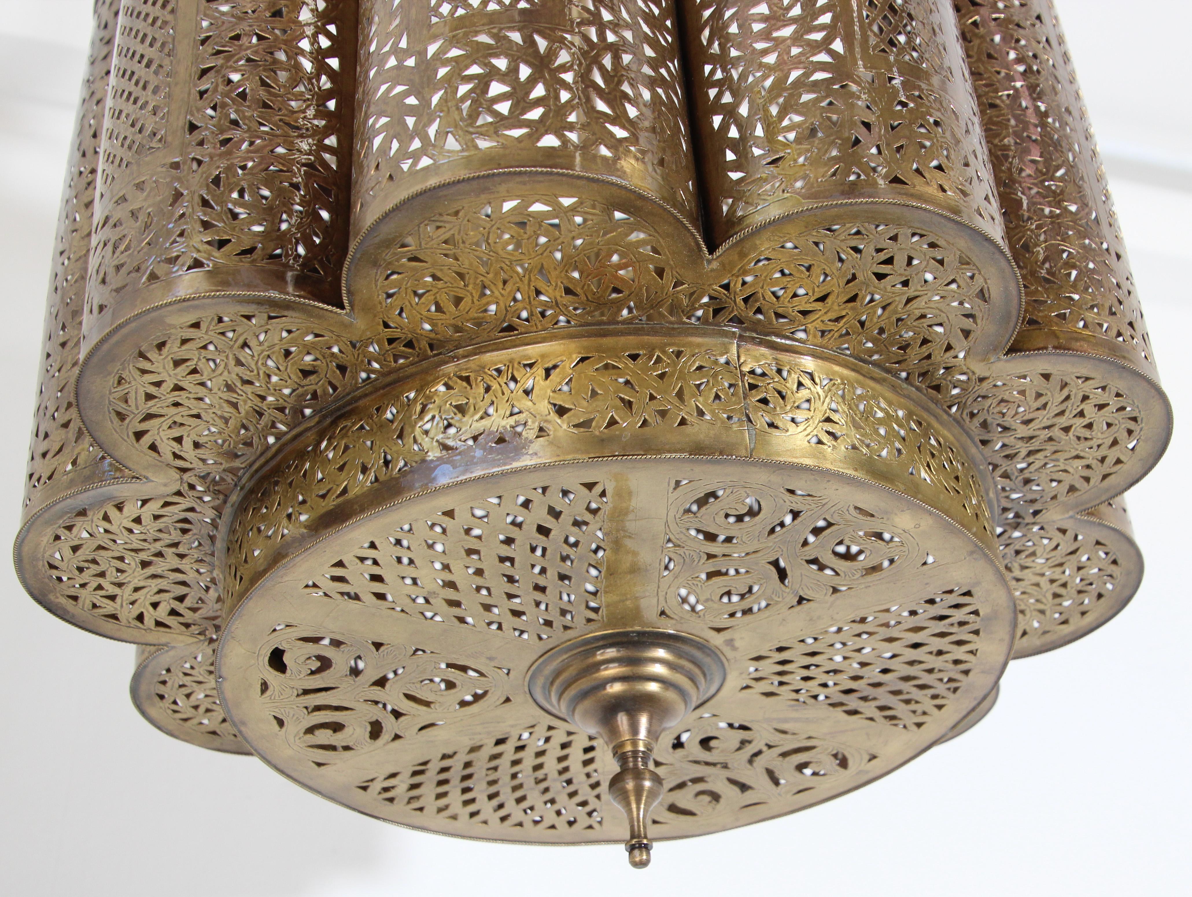 Large Brass Moroccan Chandelier in Alberto Pinto Style 12