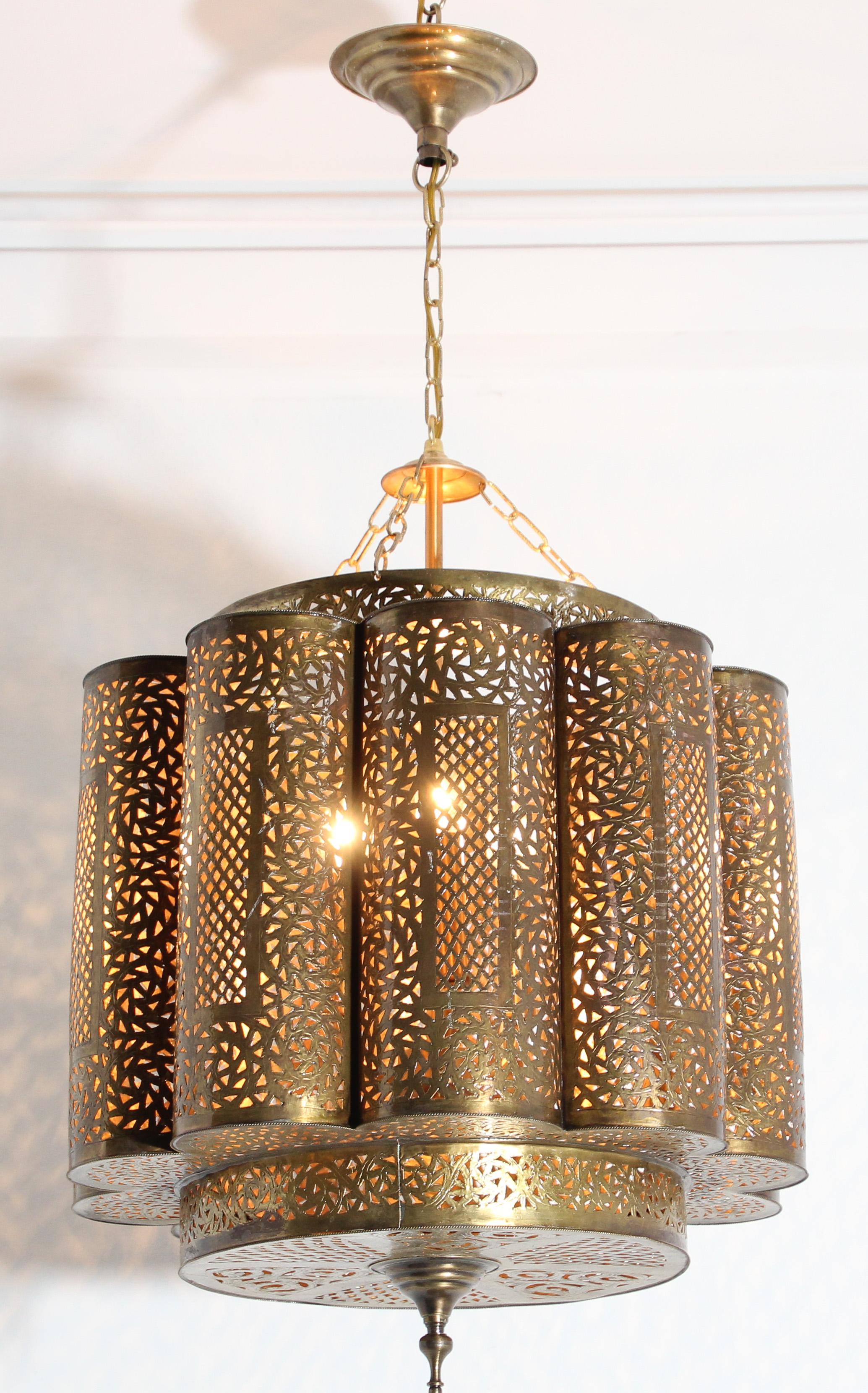 Large Brass Moroccan Chandelier in Alberto Pinto Style 1