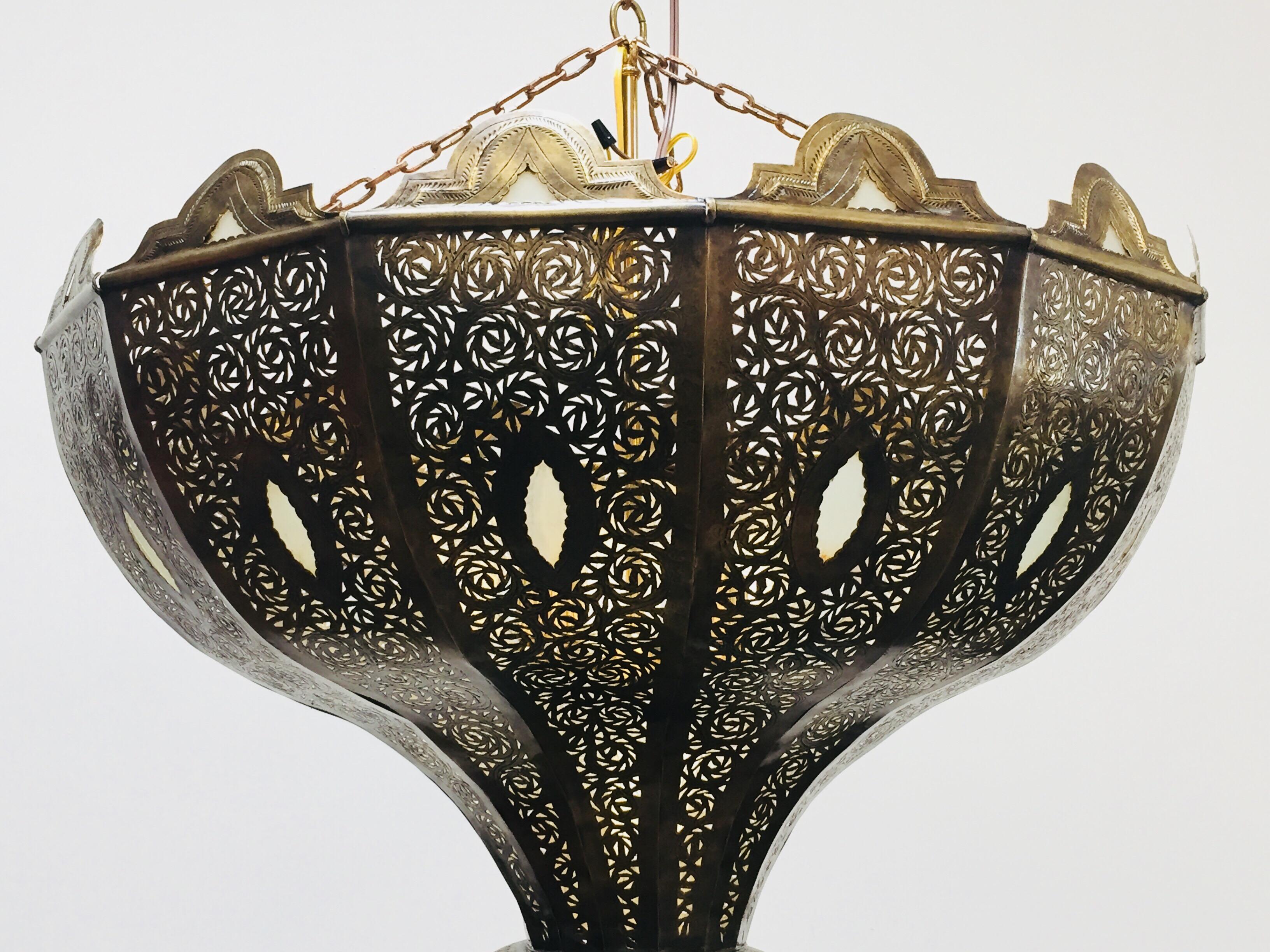 20th Century Moroccan Moorish Brass Chandelier in Alberto Pinto Style For Sale