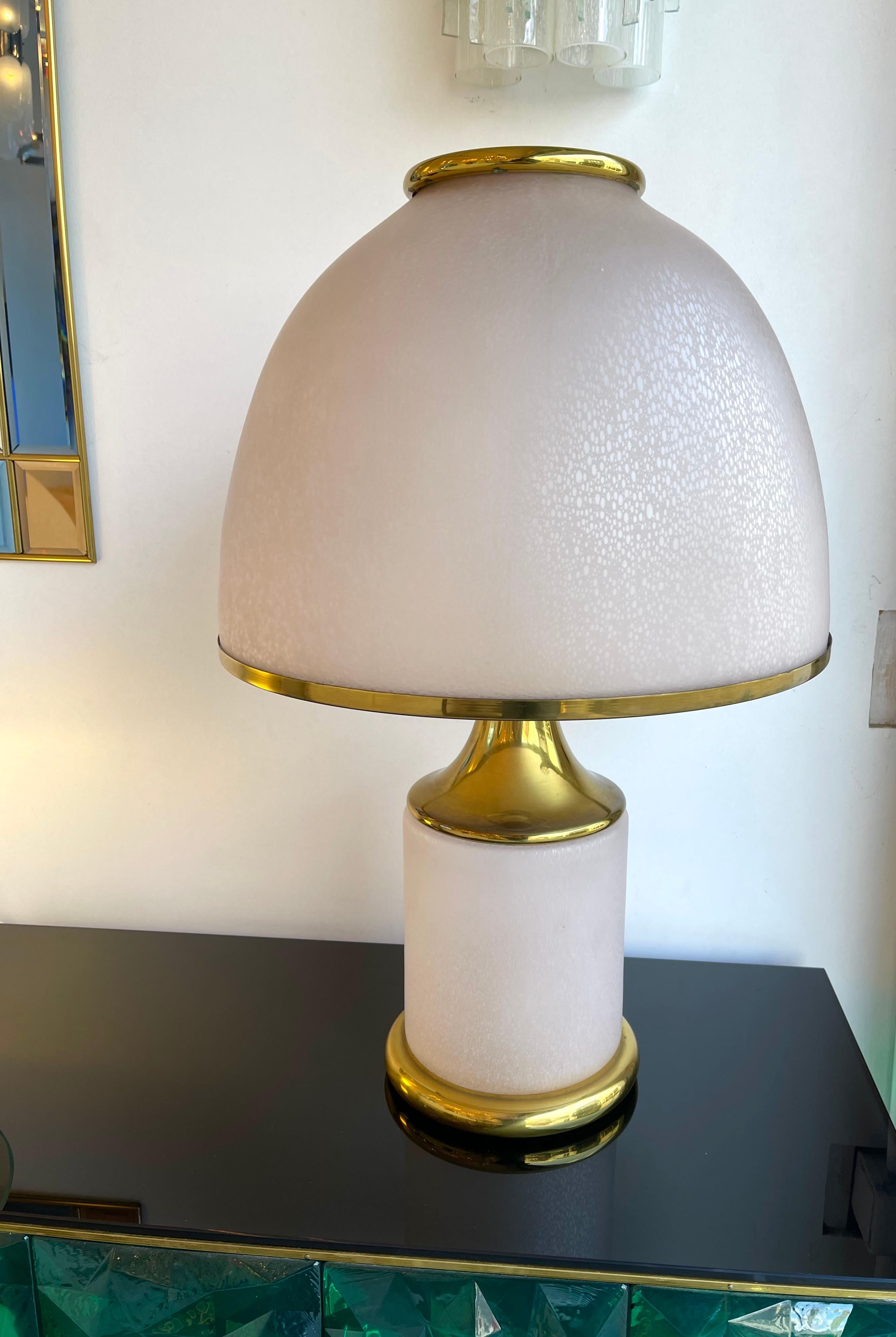 Tall and quality brass and bubble Murano glass table lamp attributed to La Murrina. 3 lights position, light base. Nice patina. Famous design like Venini, Vistosi, Kalmar, Seguso, Mazzega.