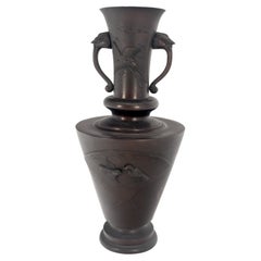 Grande vase asiatique à deux poignées en laiton ou en bronze avec motif d'oiseaux et reliefs propres !