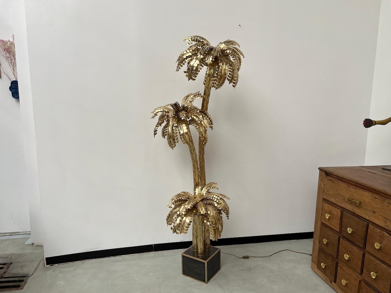 Large brass palm tree floor lamp with 3 trunks, DLG Maison Jansen In Good Condition For Sale In LYON, FR