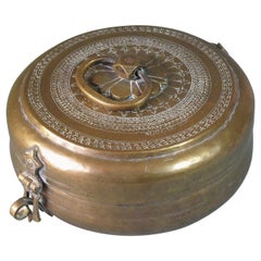 Gran caja de pandan de latón, norte de la India, siglo XIX