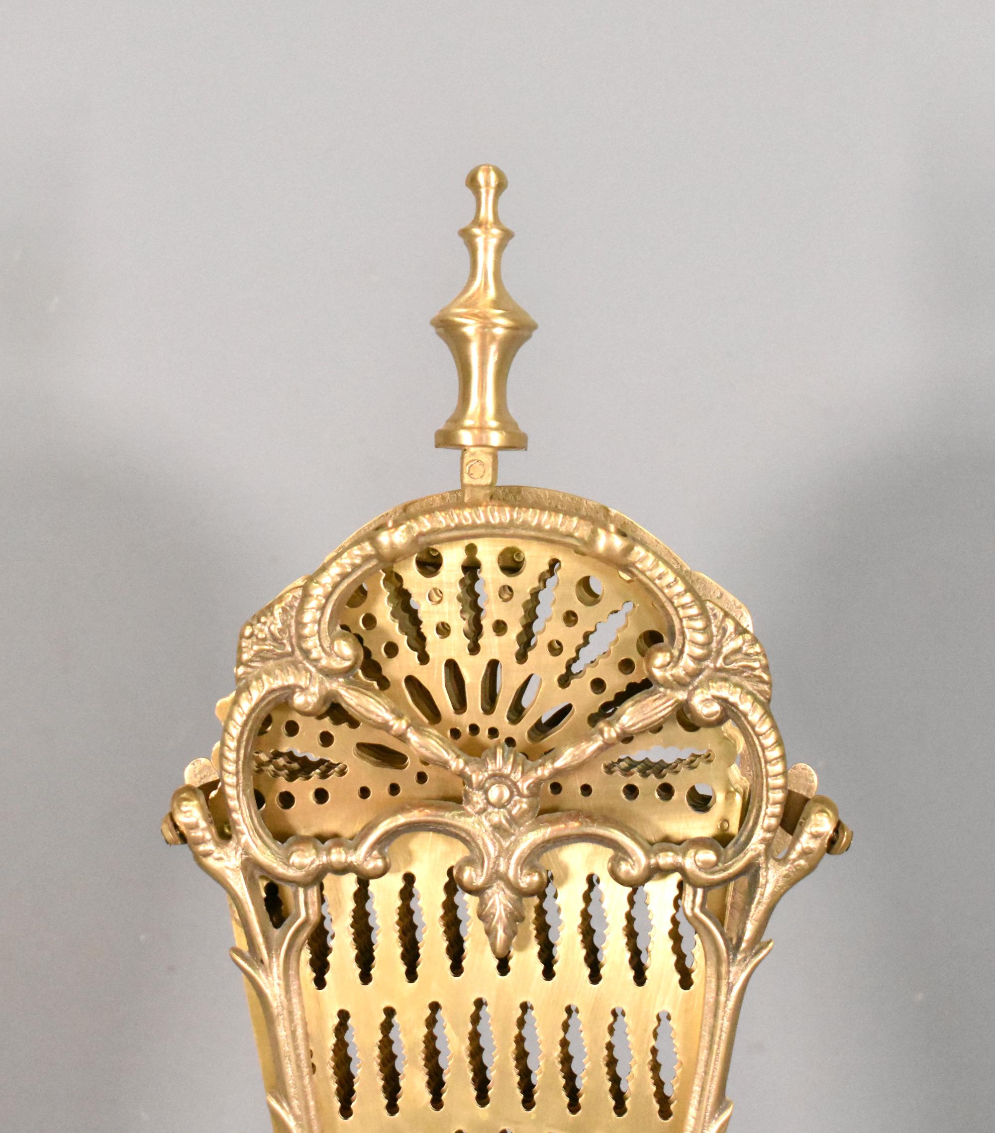 Français Grand pare-feu en laiton en forme de paon style Napoléon III en vente