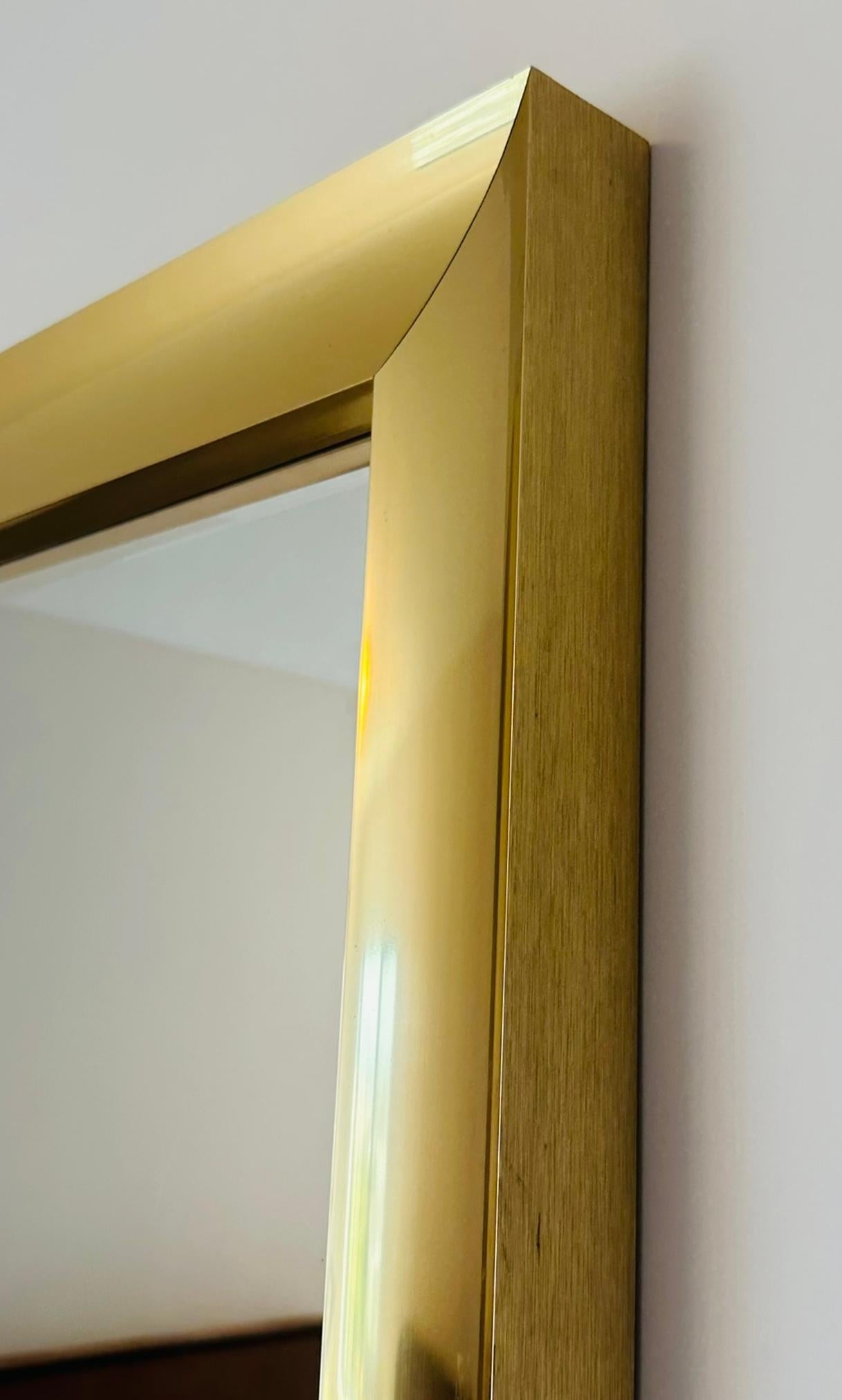 Grande specchio da parete in alluminio placcato ottone di Windsor Art, USA, anni '80 in vendita 2