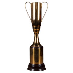Großer messingüberzogener Pokal mit Bakelitsockel um 1940