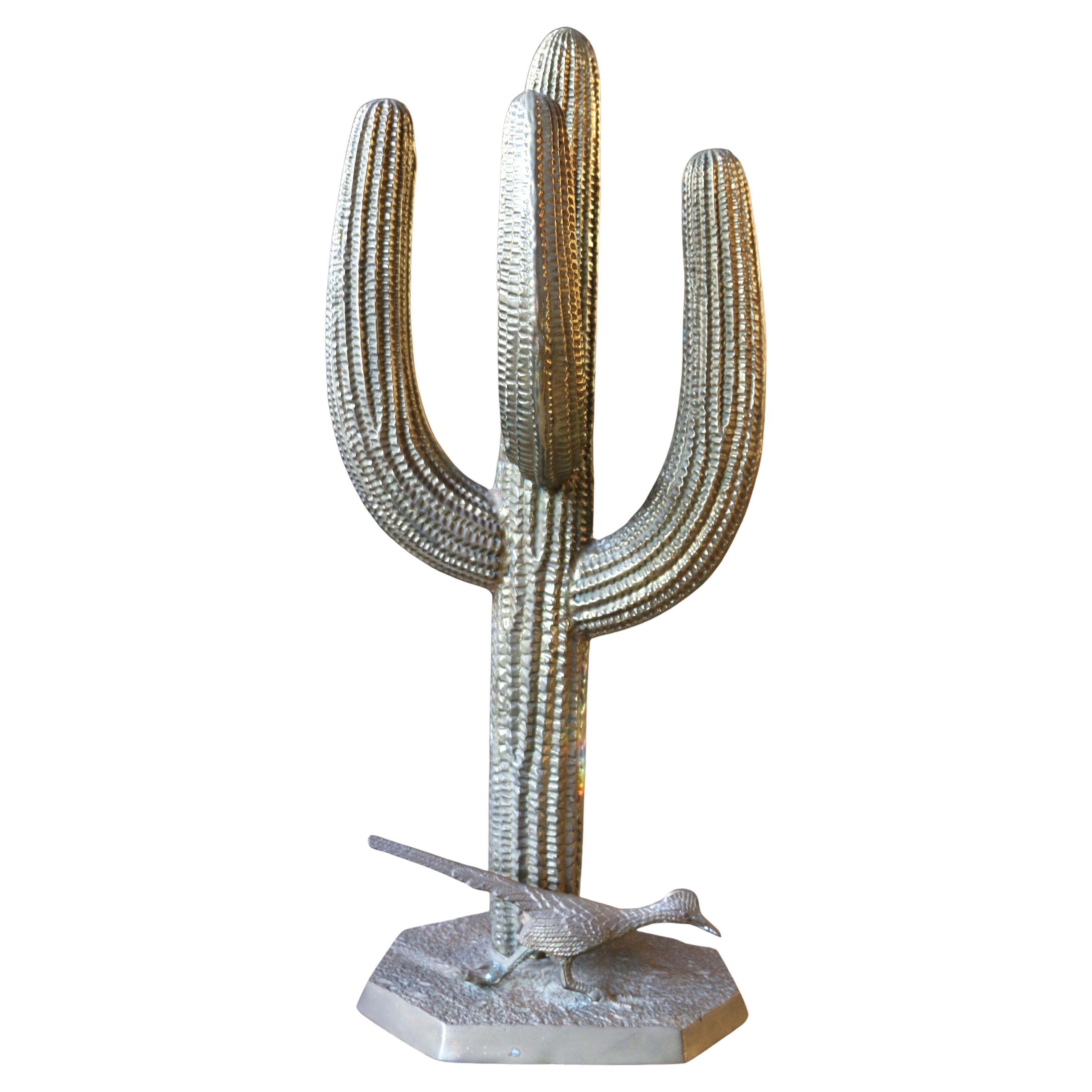 Grande cactus Saguaro in ottone con scultura Road Runner - Corea, circa anni 
70 in vendita