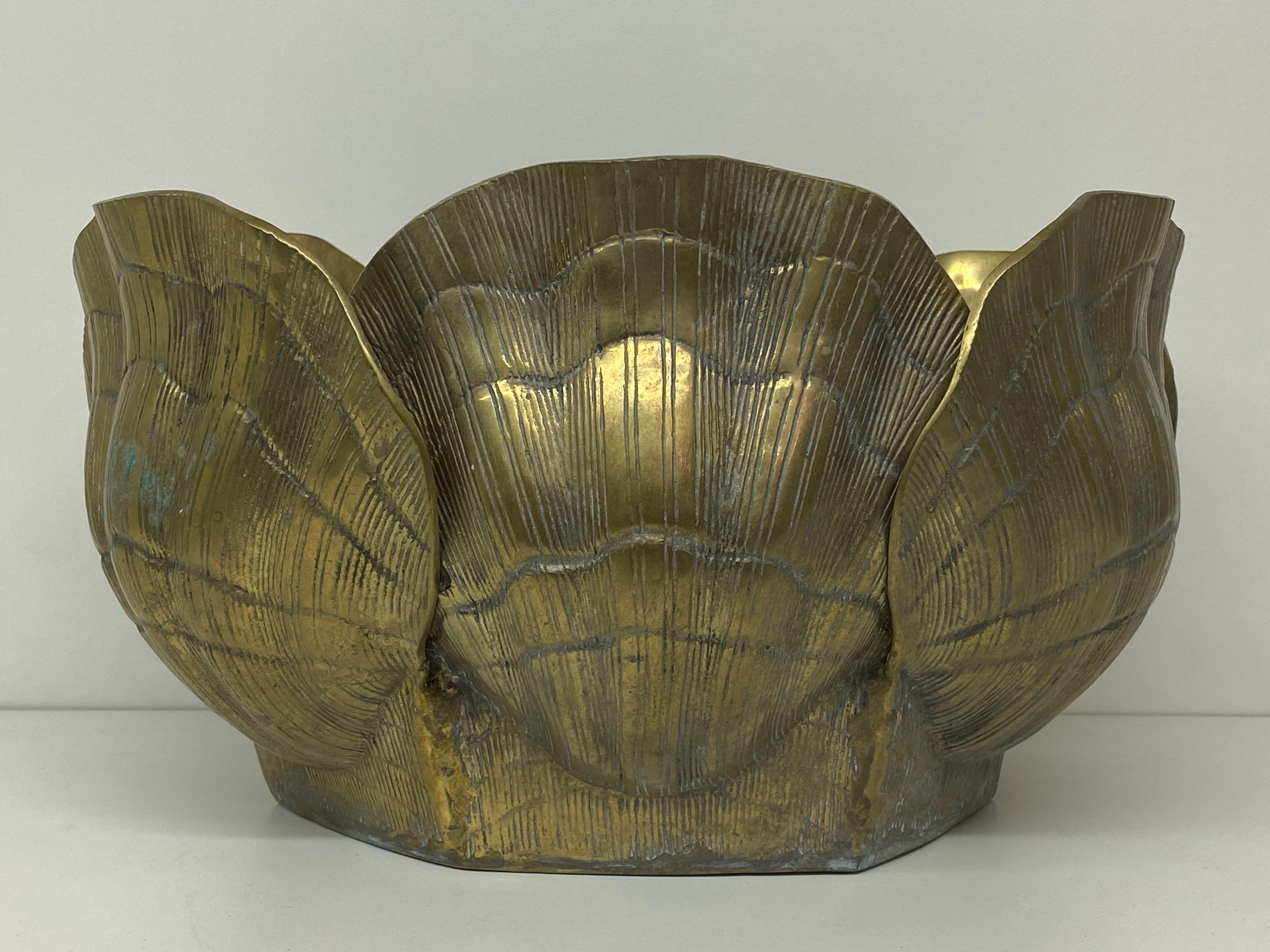 Large Brass Sea Shell Planter In Good Condition In North Hollywood, CA