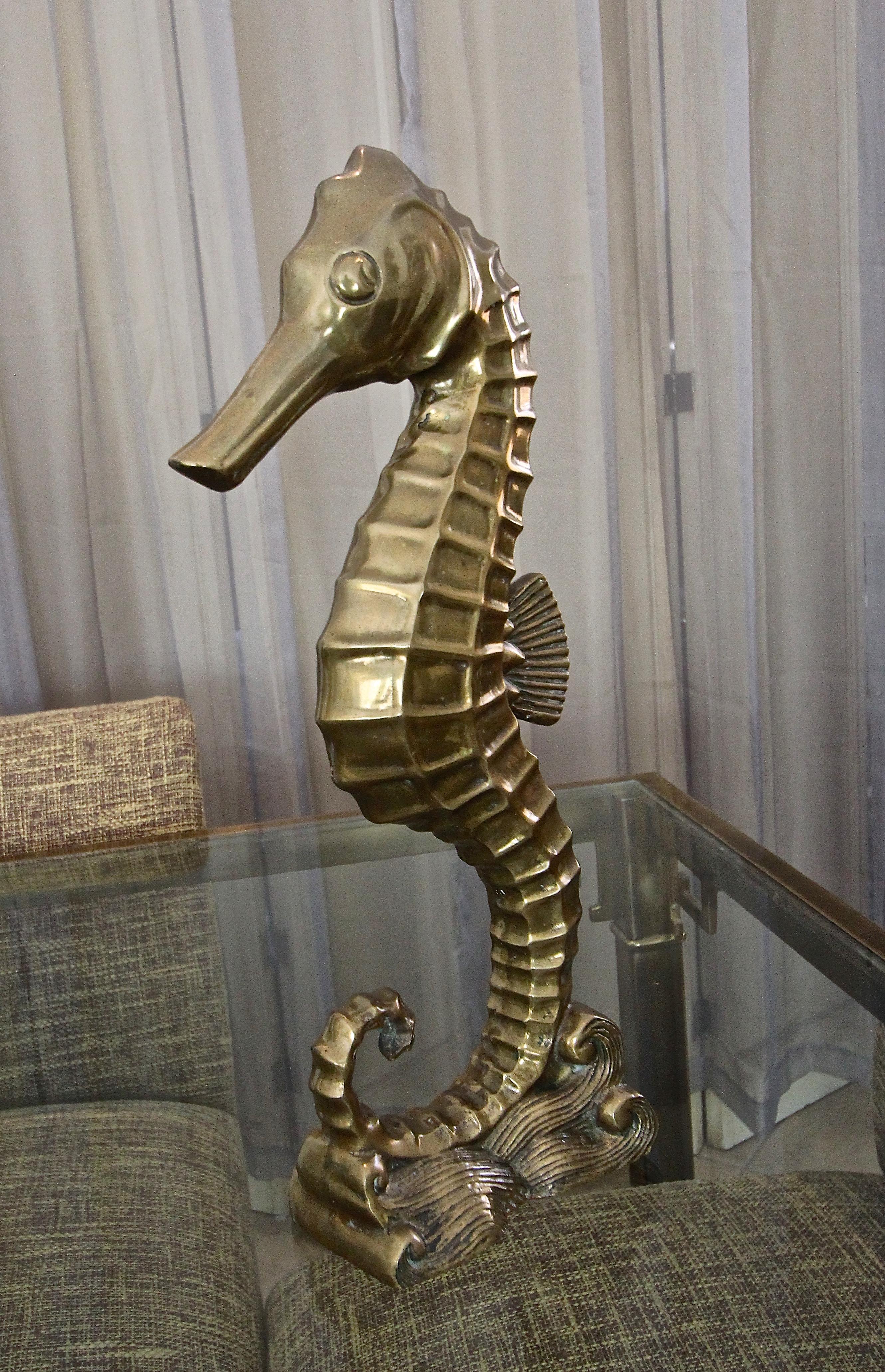 sea horse sculpture