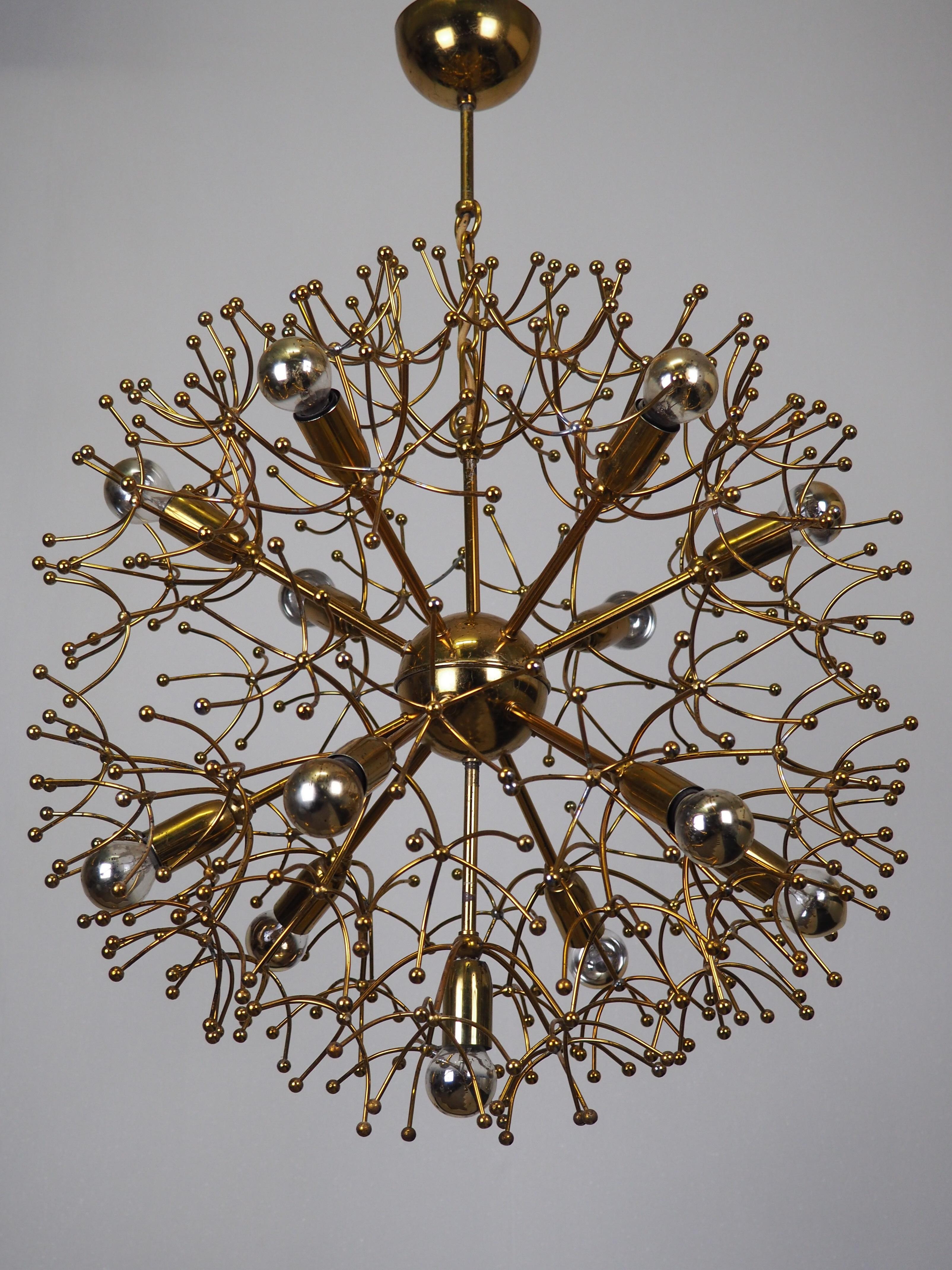 Large Brass Sputnik Chandelier Attributed to Sciolari, circa 1960s For Sale 3