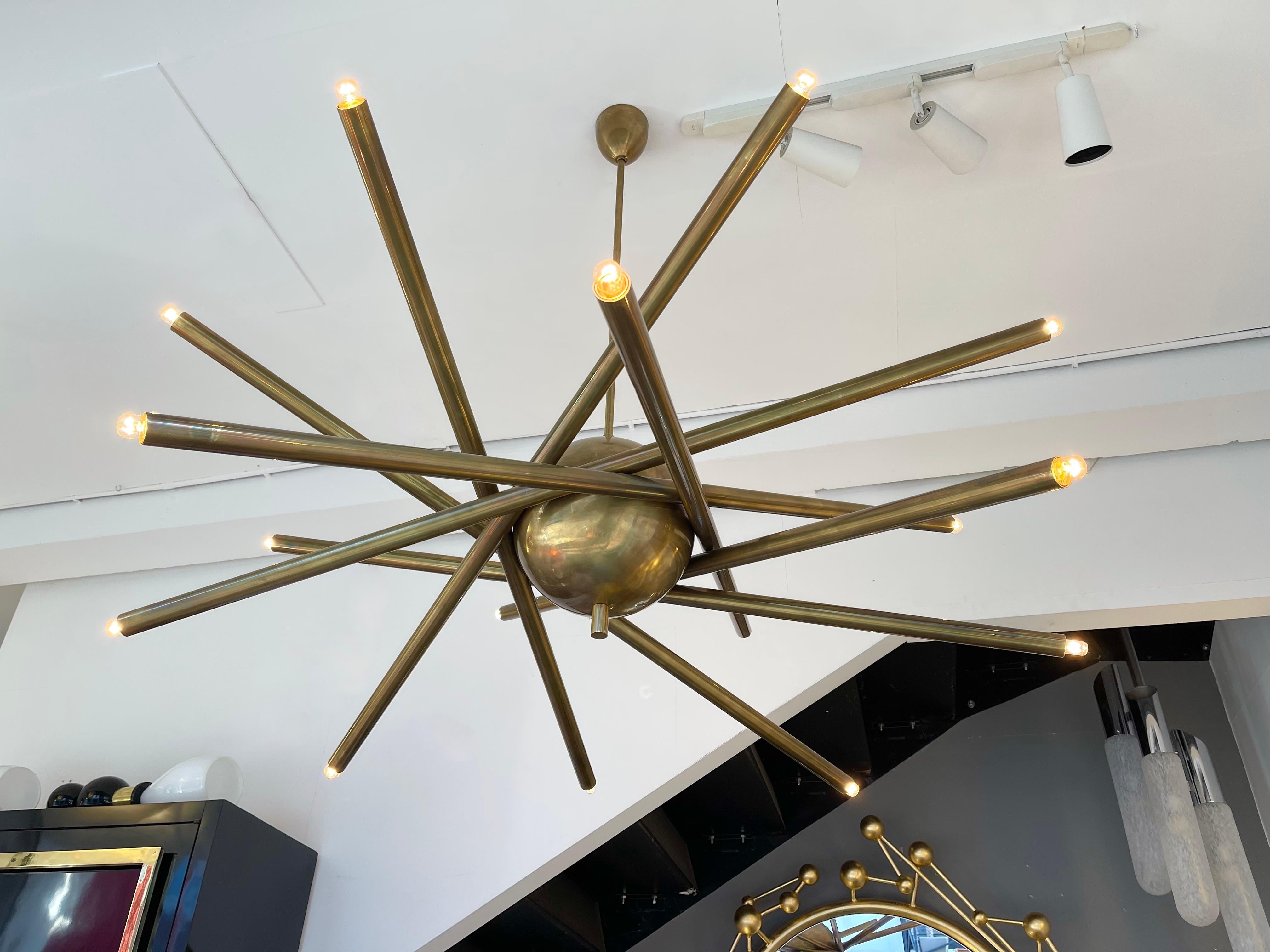 Large brass sputnik fireworks chandelier ceiling pendant light lamp. In the mood of Mid-Century Modern style 1950s Stilnovo, Arteluce, Arredoluce, Angelo Brotto for Esperia 1970s, Stilux, Sciolari, Reggiani.