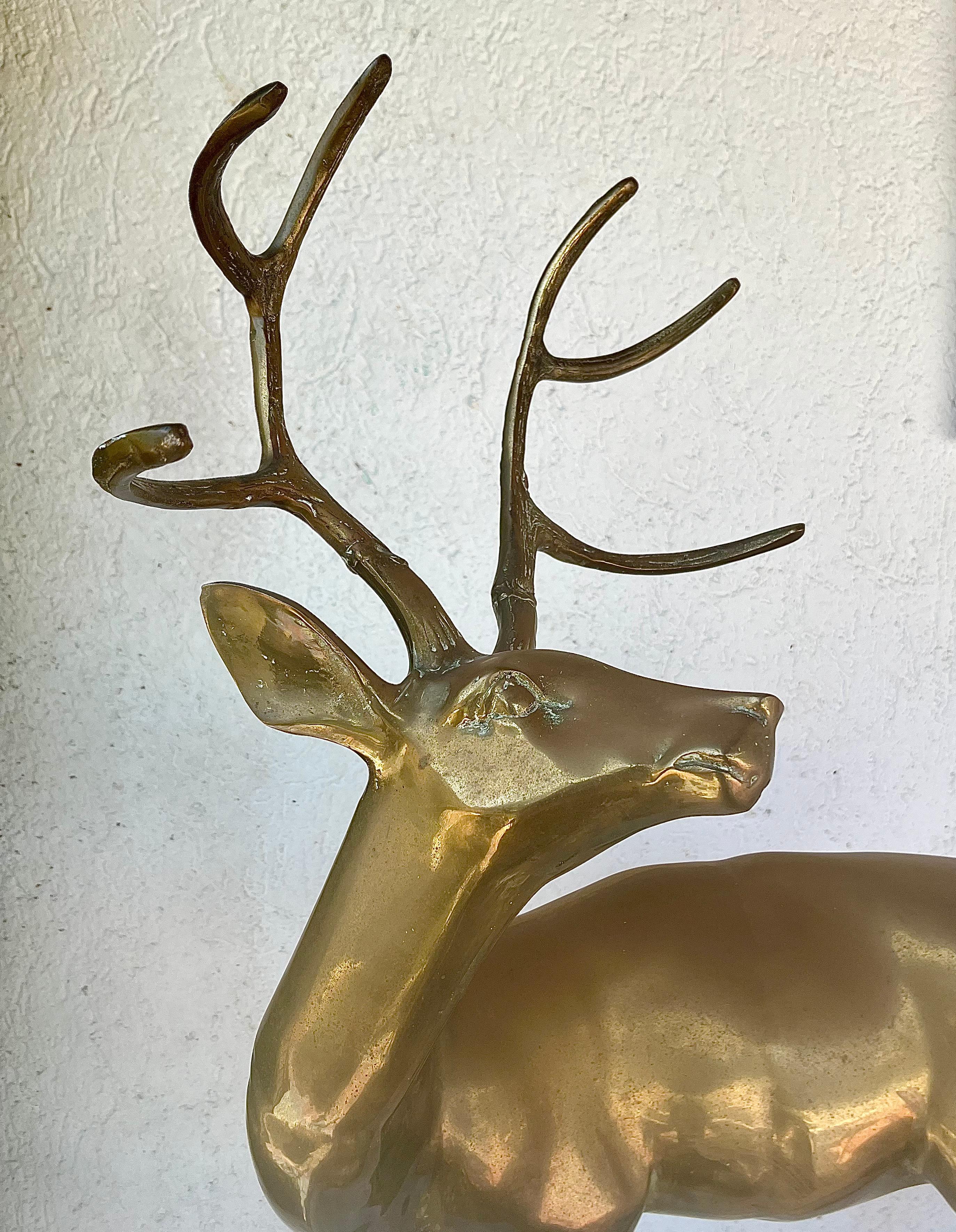 large brass stag. France circa 1970 In Good Condition For Sale In Paris, Ile-de-France