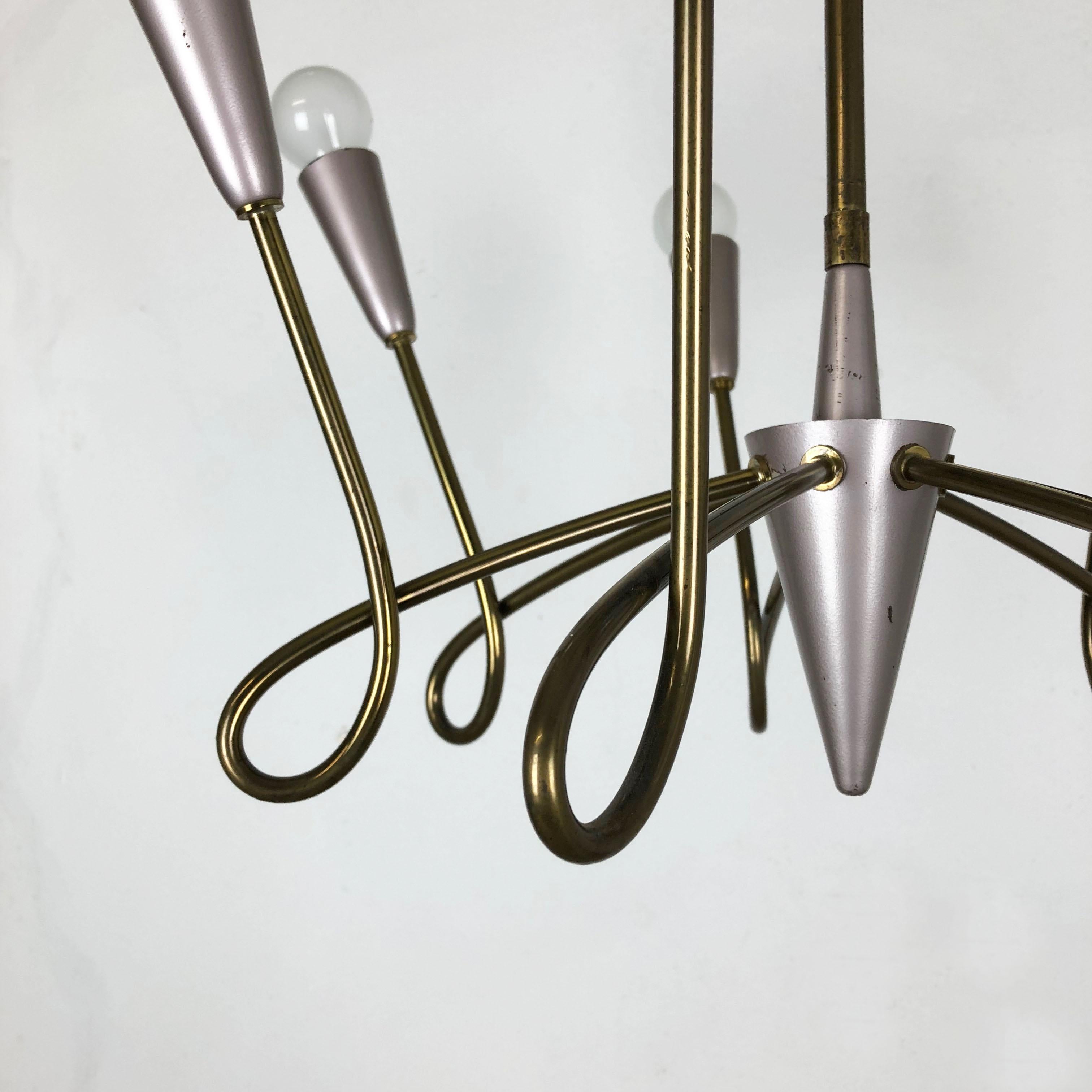 Großer Messing Stilnovo Stil hängende Kronleuchter Leuchte Sconces:: Italien 1950er Jahre (Metall) im Angebot