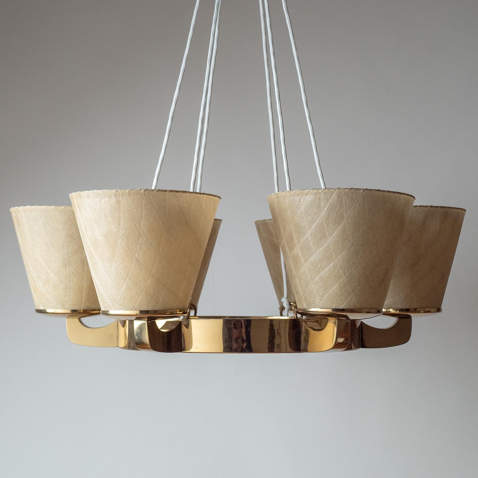 Austriaco Grande lampadario a sospensione in ottone, circa 1950 in vendita