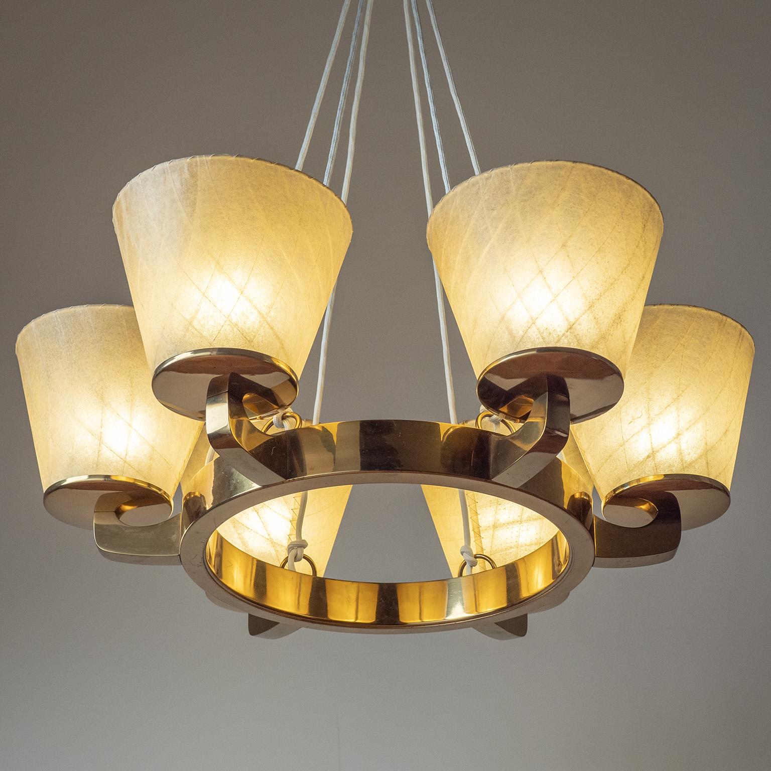 Grande lampadario a sospensione in ottone, circa 1950 In condizioni buone in vendita a Vienna, AT