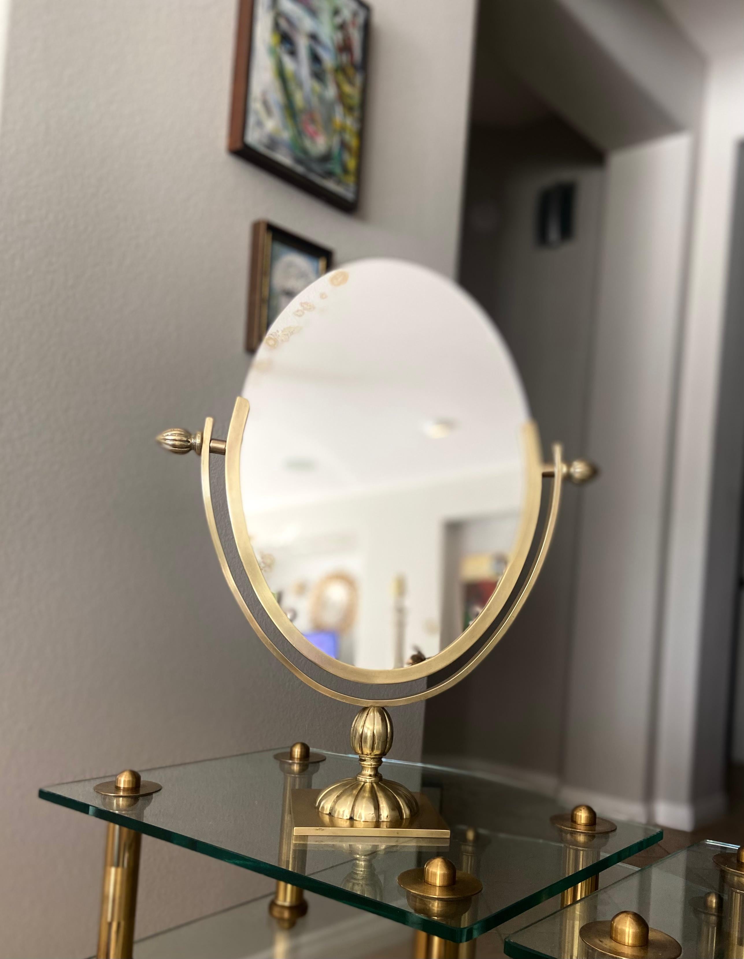 Large Brass Swivel Mirror Vanity Table Mirror In Good Condition For Sale In Palm Springs, CA