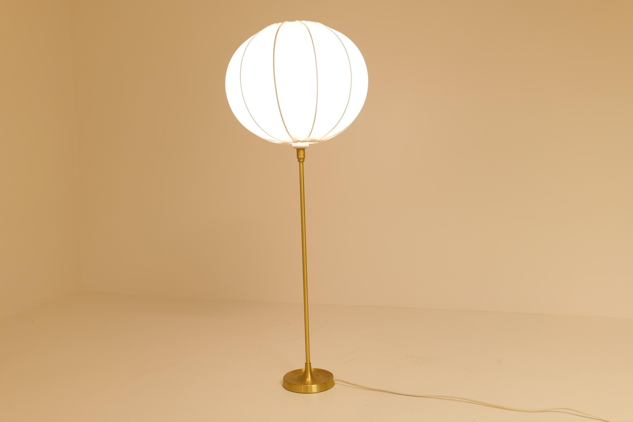 Large Brass Table Lamp Aage Petersen, for Le Klint, Denmark, 1970s For Sale 4