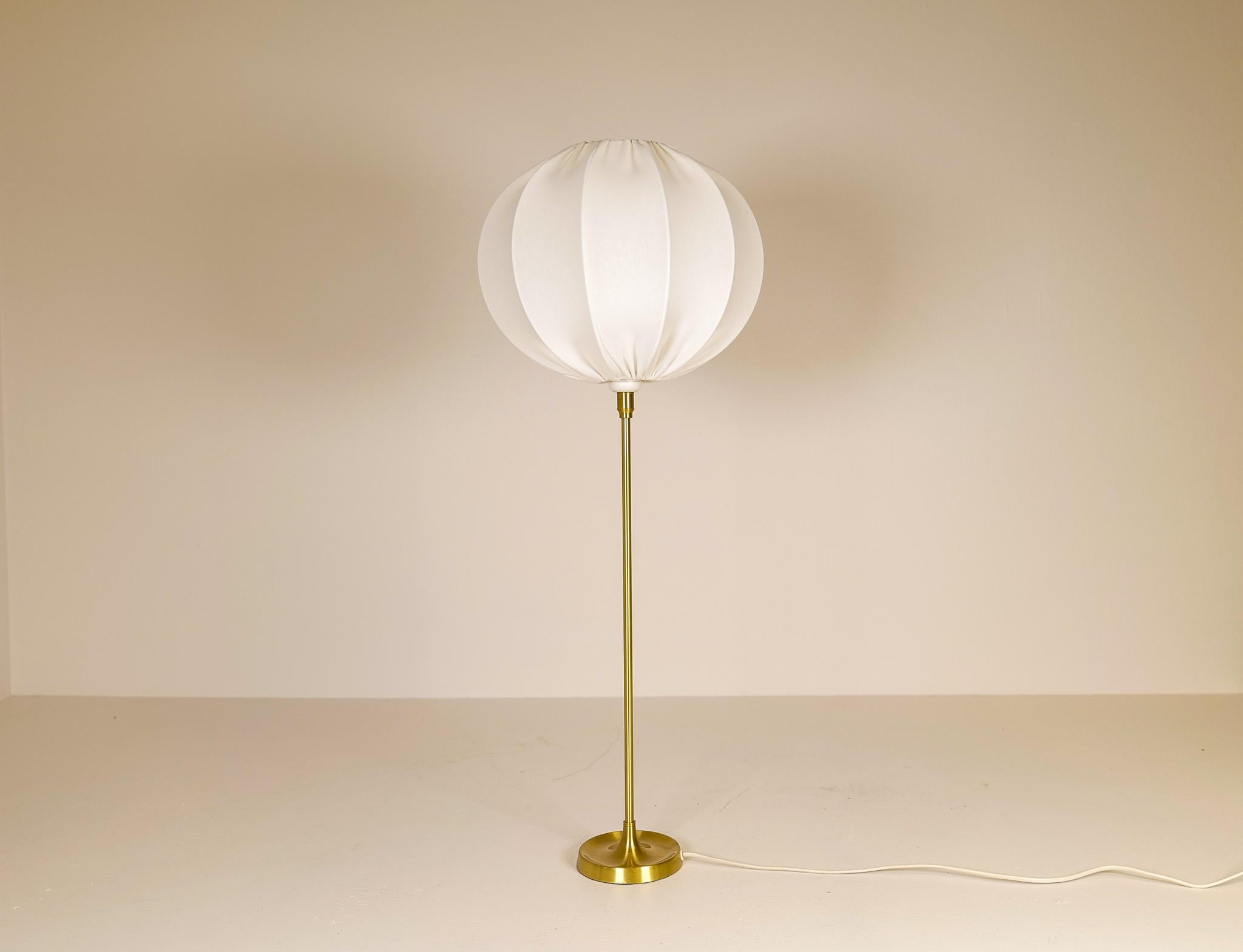 Scandinavian Modern Large Brass Table Lamp Aage Petersen, for Le Klint, Denmark, 1970s For Sale