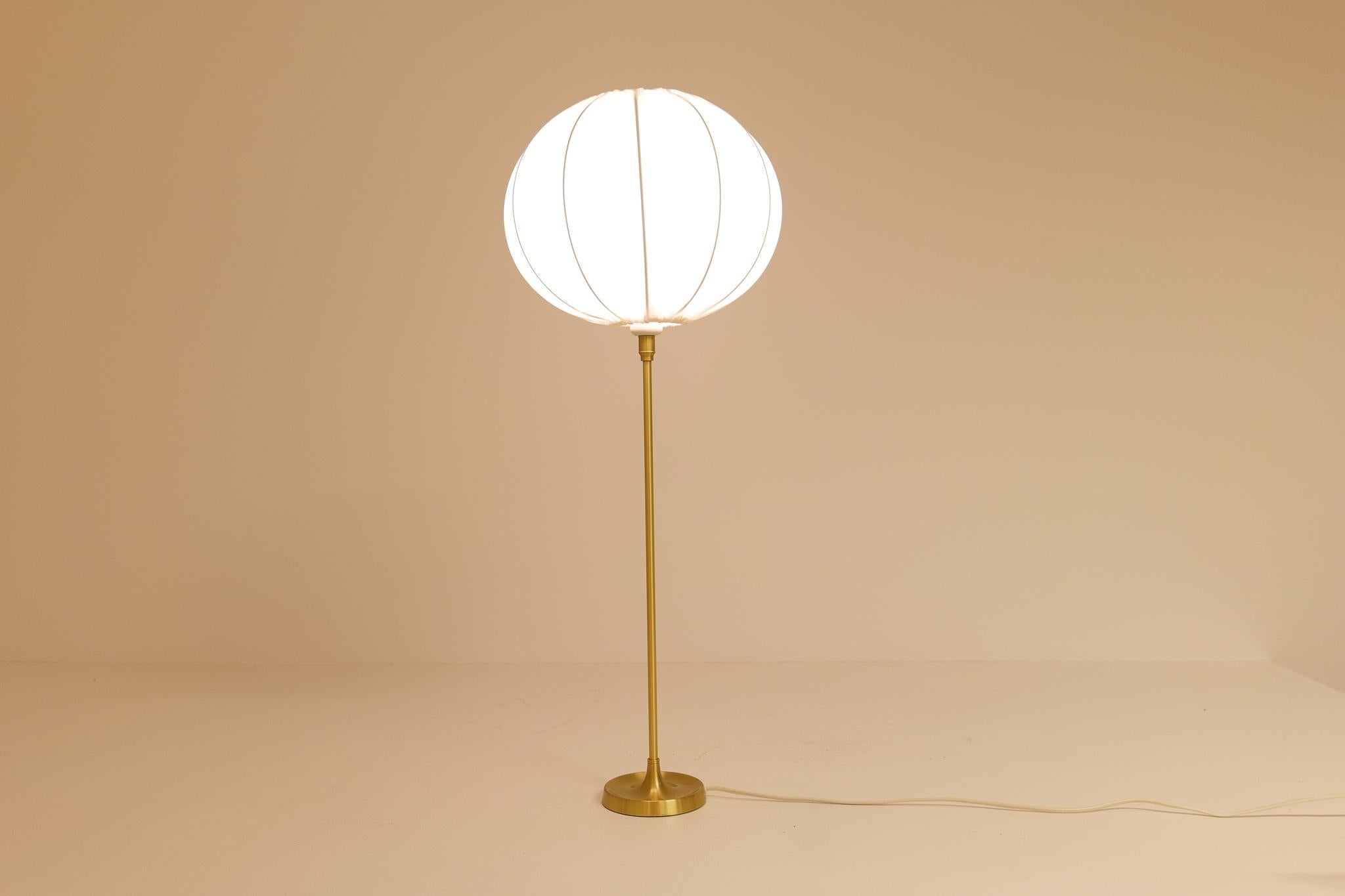 Large Brass Table Lamp Aage Petersen, for Le Klint, Denmark, 1970s For Sale 3