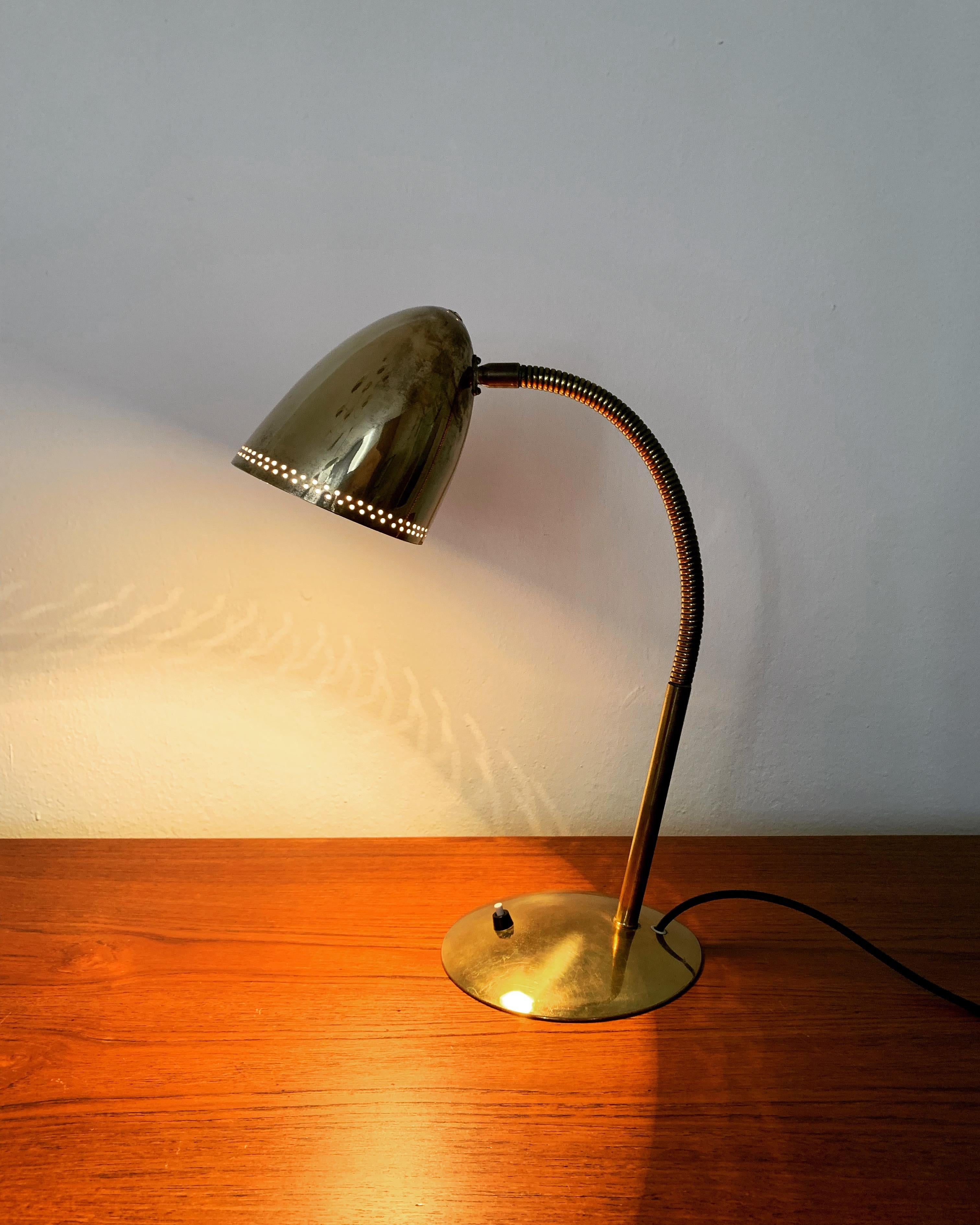 Lámpara de mesa grande de latón by Kaiser Idell 6754 en venta 4