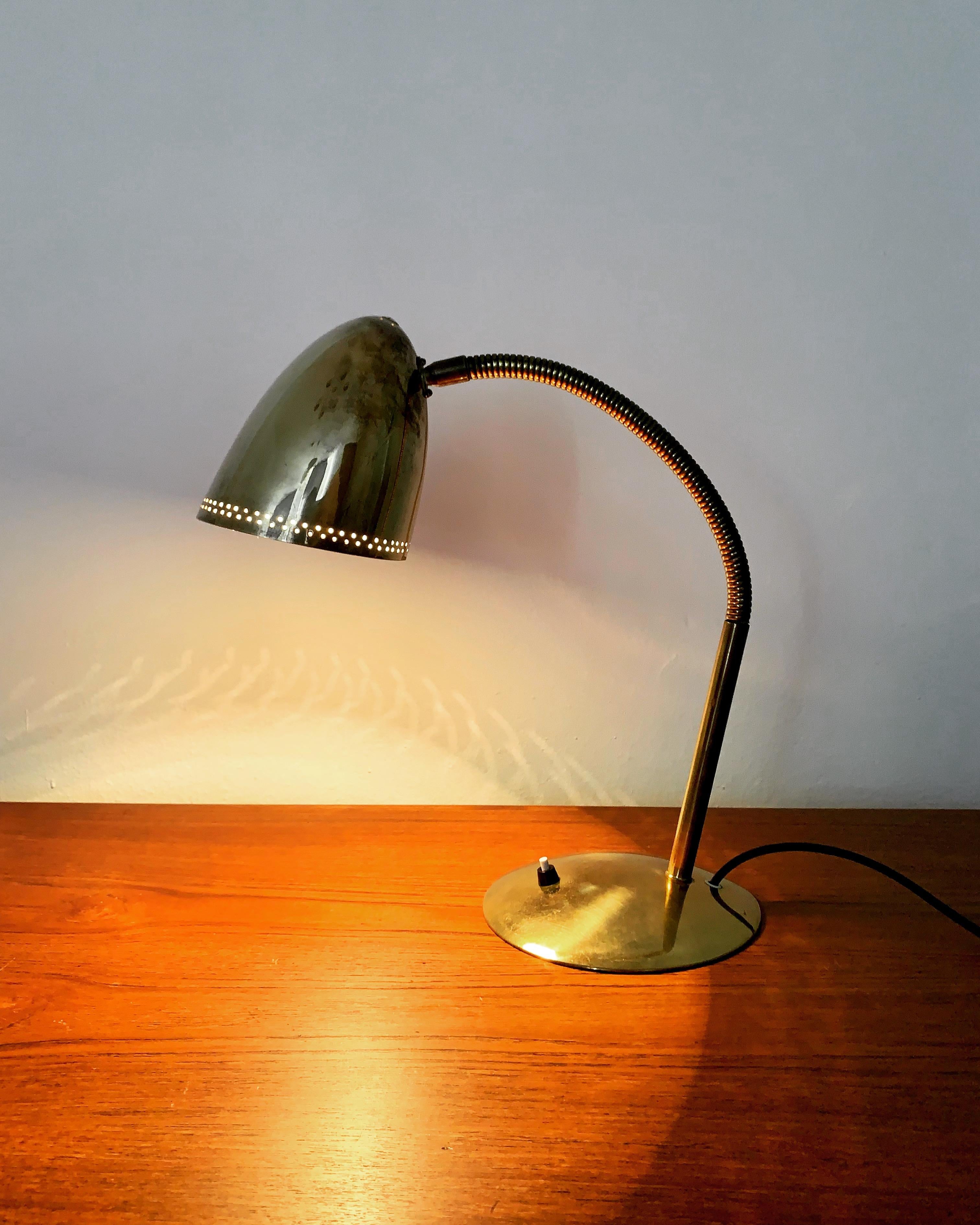 Lámpara de mesa grande de latón by Kaiser Idell 6754 en venta 5