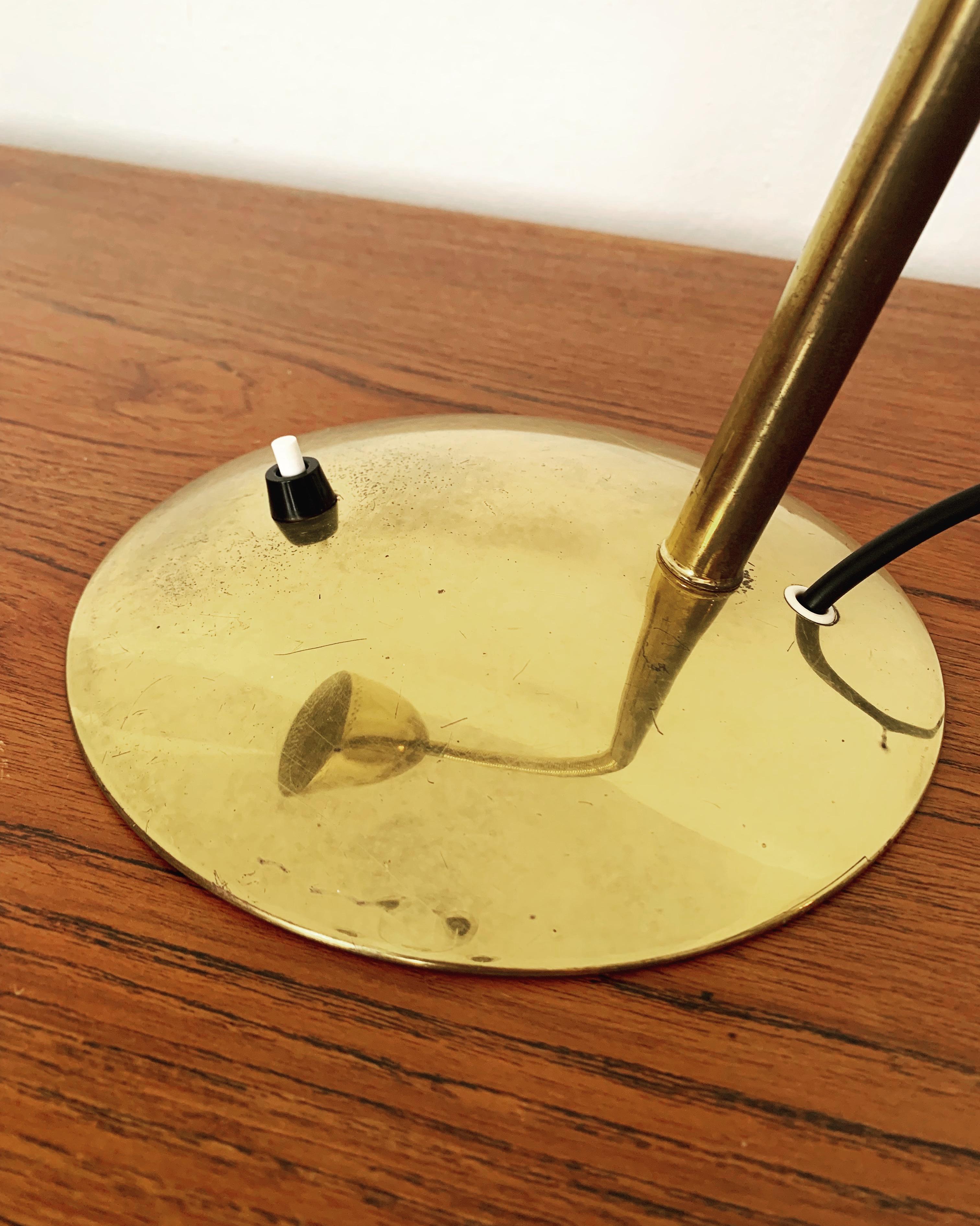 Lámpara de mesa grande de latón by Kaiser Idell 6754 en venta 7