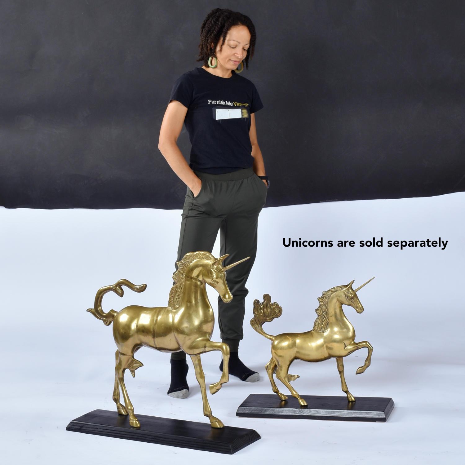 Grande scultura di unicorno in ottone con base in Wood Wood nero in vendita 4