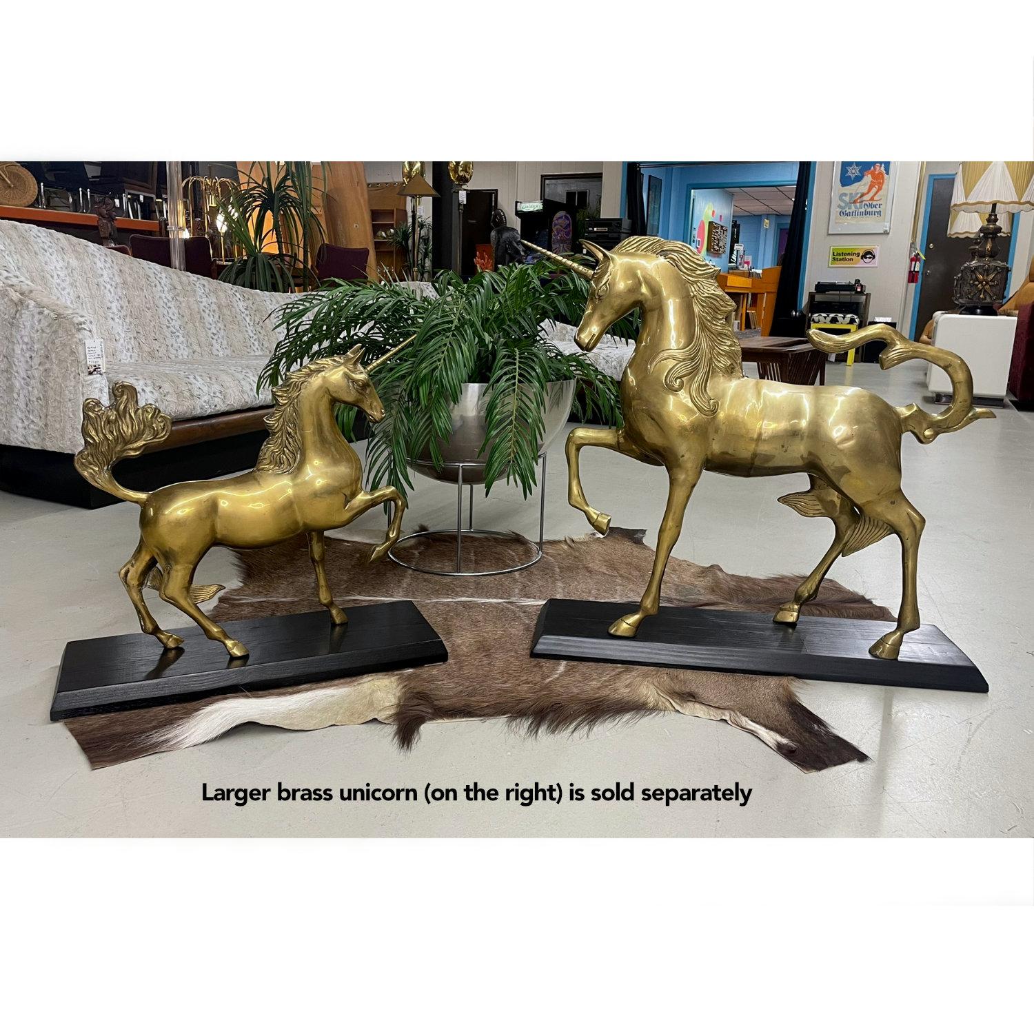 Grande scultura di unicorno in ottone con base in Wood Wood nero in vendita 5