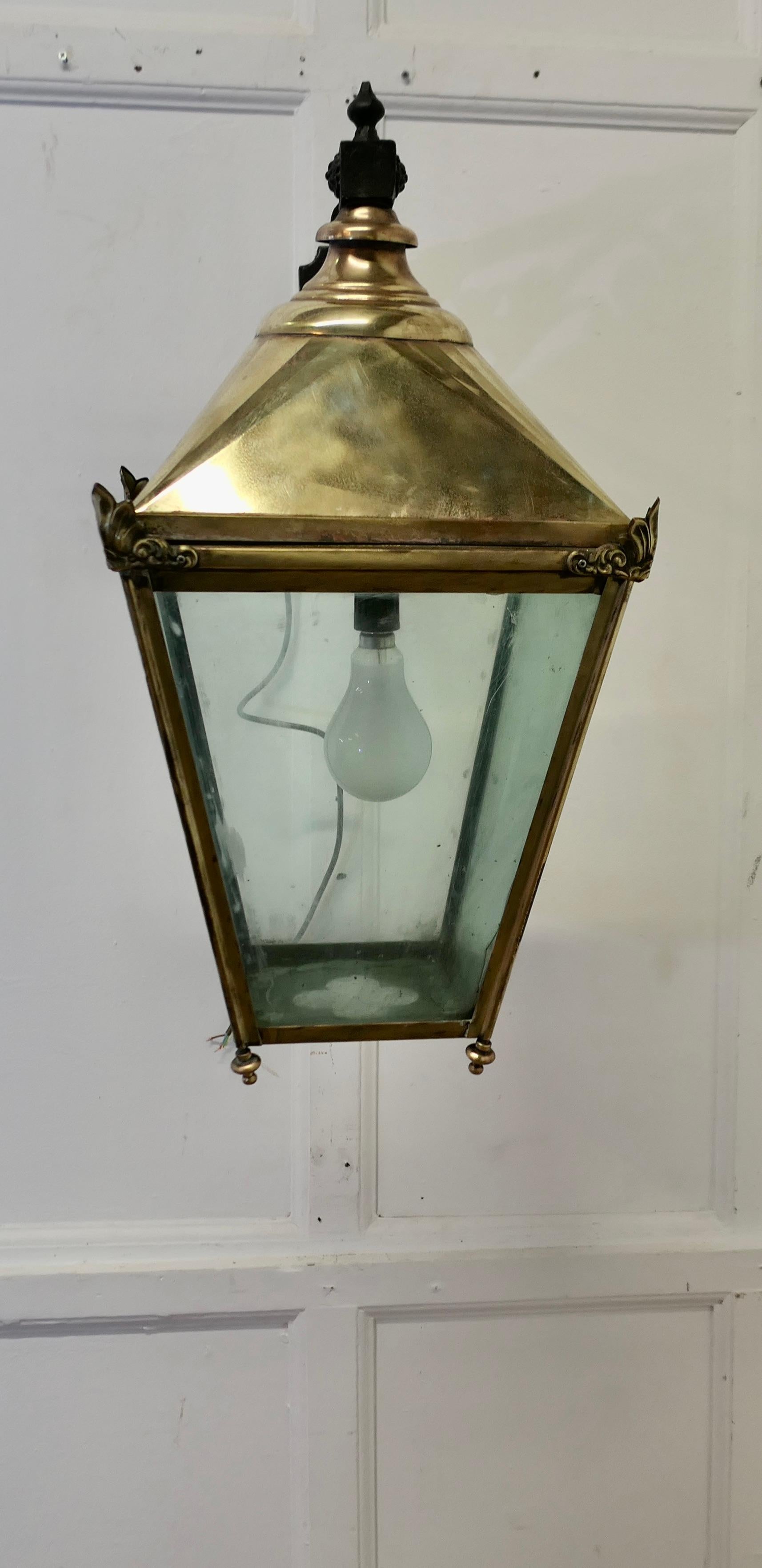  Large Brass Wall Hung Lantern 

This is an old pub light, the Large Brass Wall Lantern is made in brass and hangs on a black wall fitting bracket
This is a good looking lantern, it has perspex sides for safety, it is working and will need to be