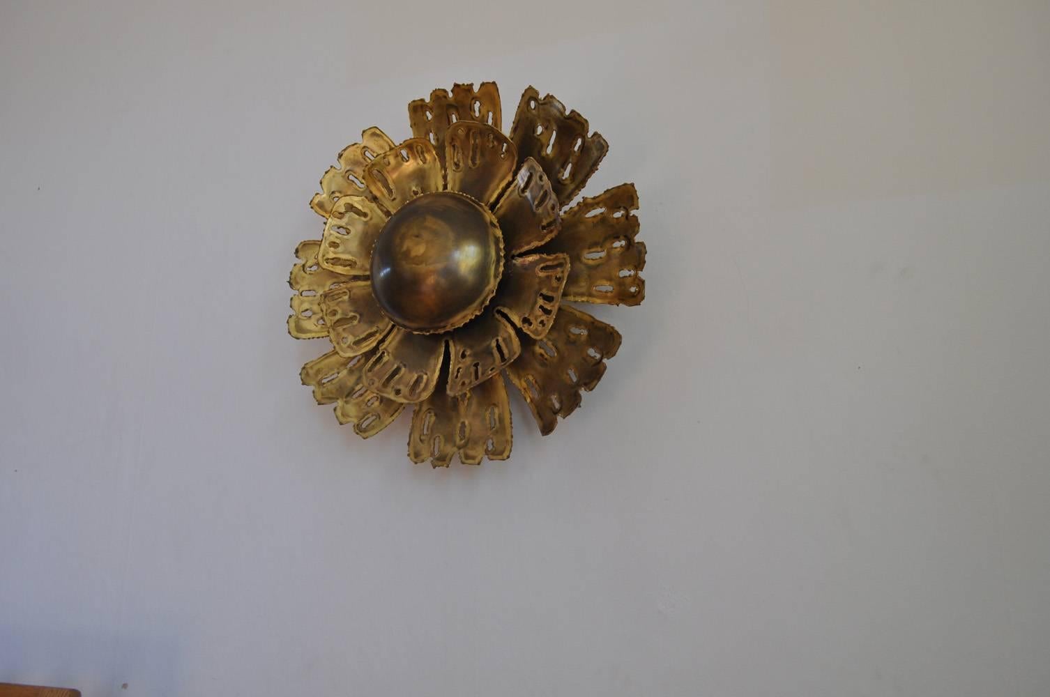 Large brass flower shaped wall lamp by Svend Aage Holm Sørensen, the 1960s in Denmark. The lamp is made of torch cut brass and the shades gives an amazing light effect. 
The lamp is in a fine vintage condition with signs of wear consistent with age