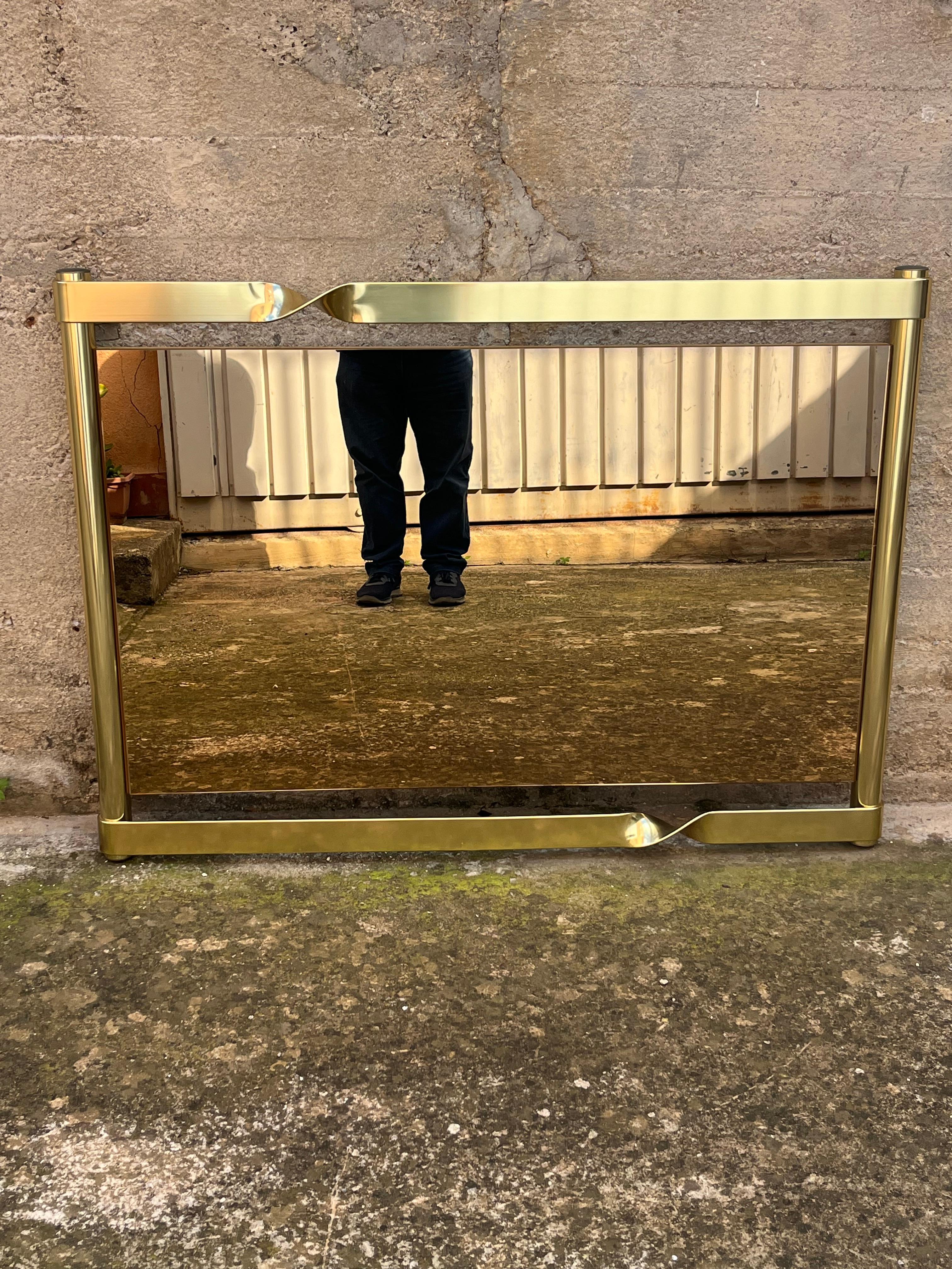 Grand miroir mural en laiton de Luciano Frigerio, design italien des années 1970 Bon état - En vente à Palermo, IT