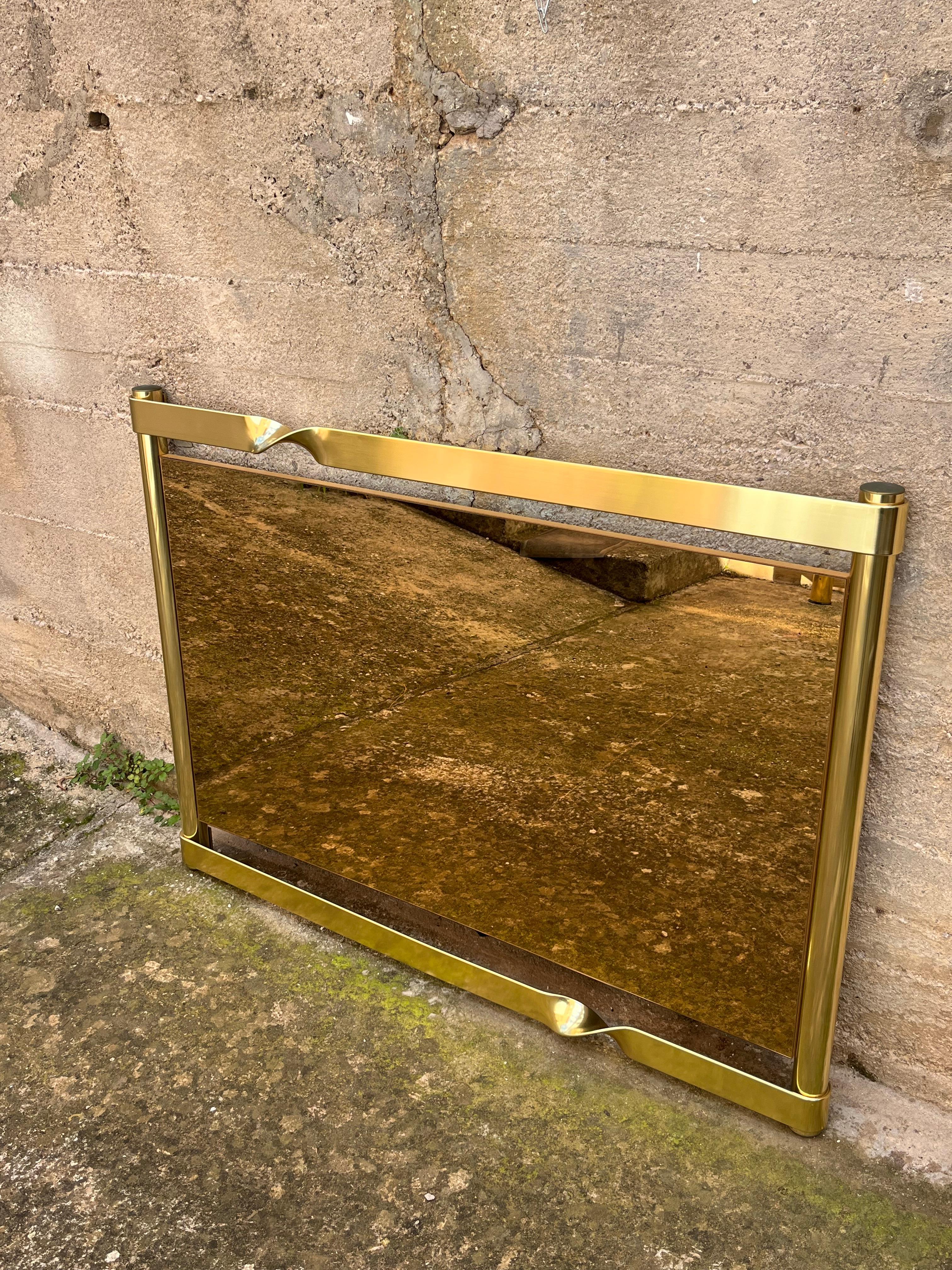 Fin du 20e siècle Grand miroir mural en laiton de Luciano Frigerio, design italien des années 1970 en vente