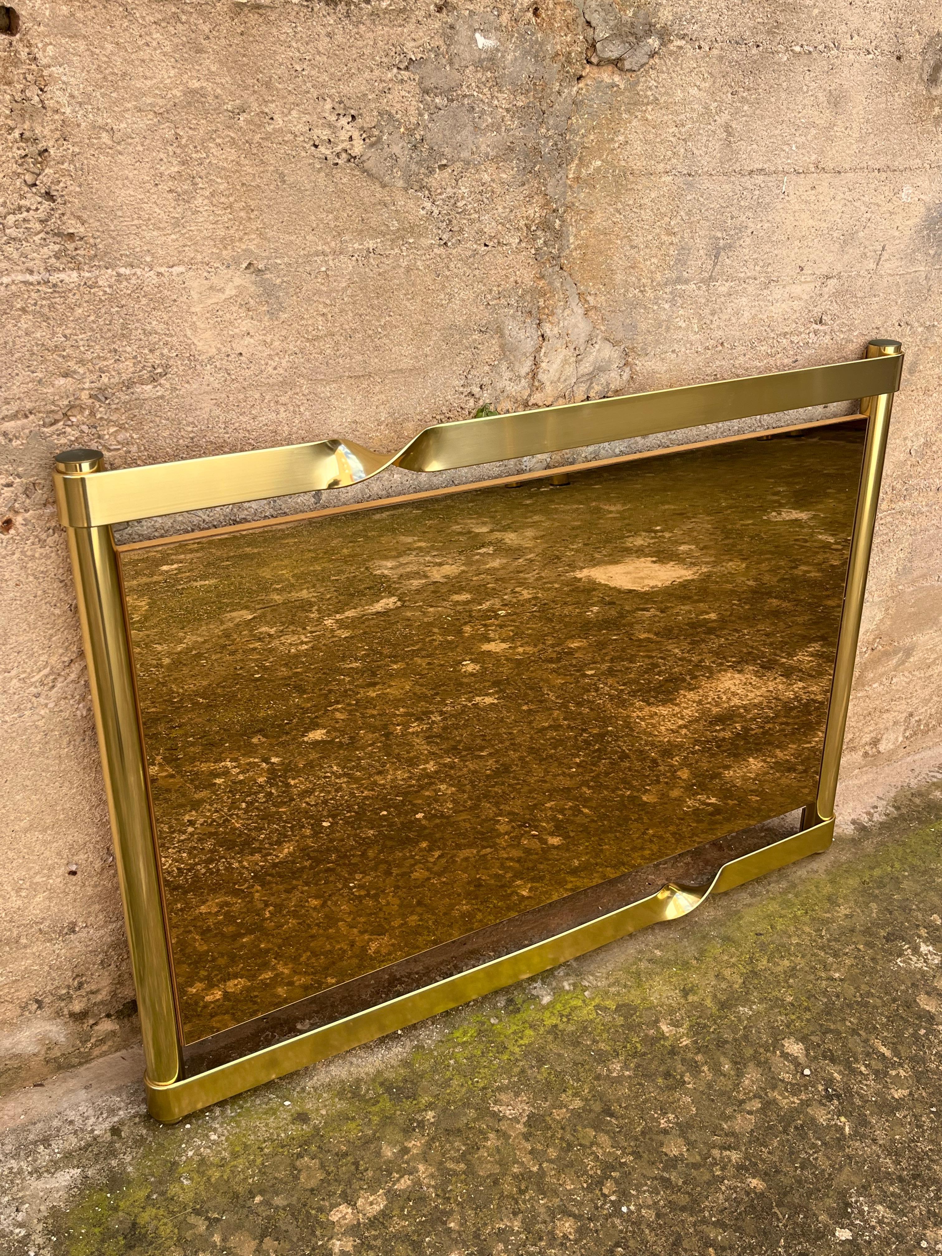 Grand miroir mural en laiton de Luciano Frigerio, design italien des années 1970 en vente 1