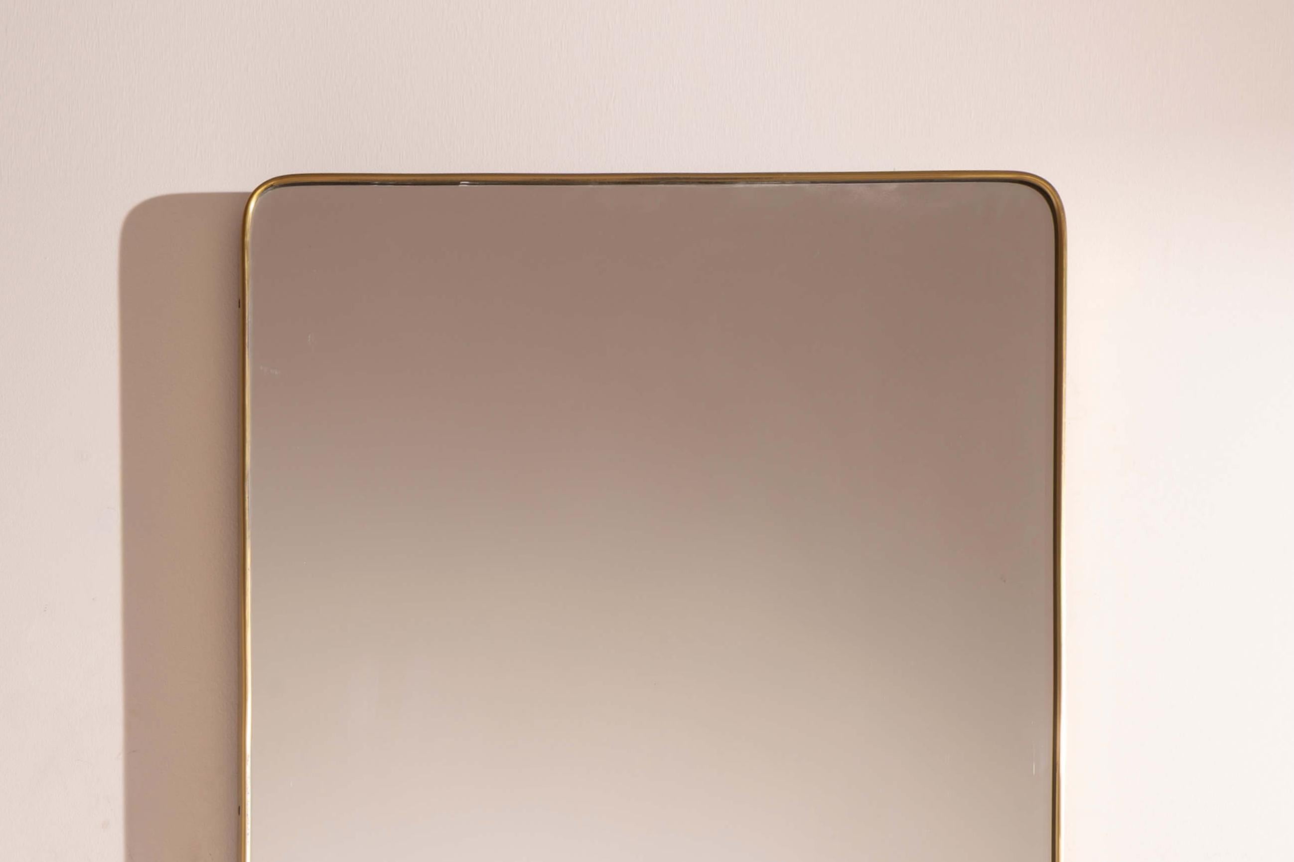 Mid-Century Modern Grand miroir mural en laiton, fabrication italienne, années 1950 en vente