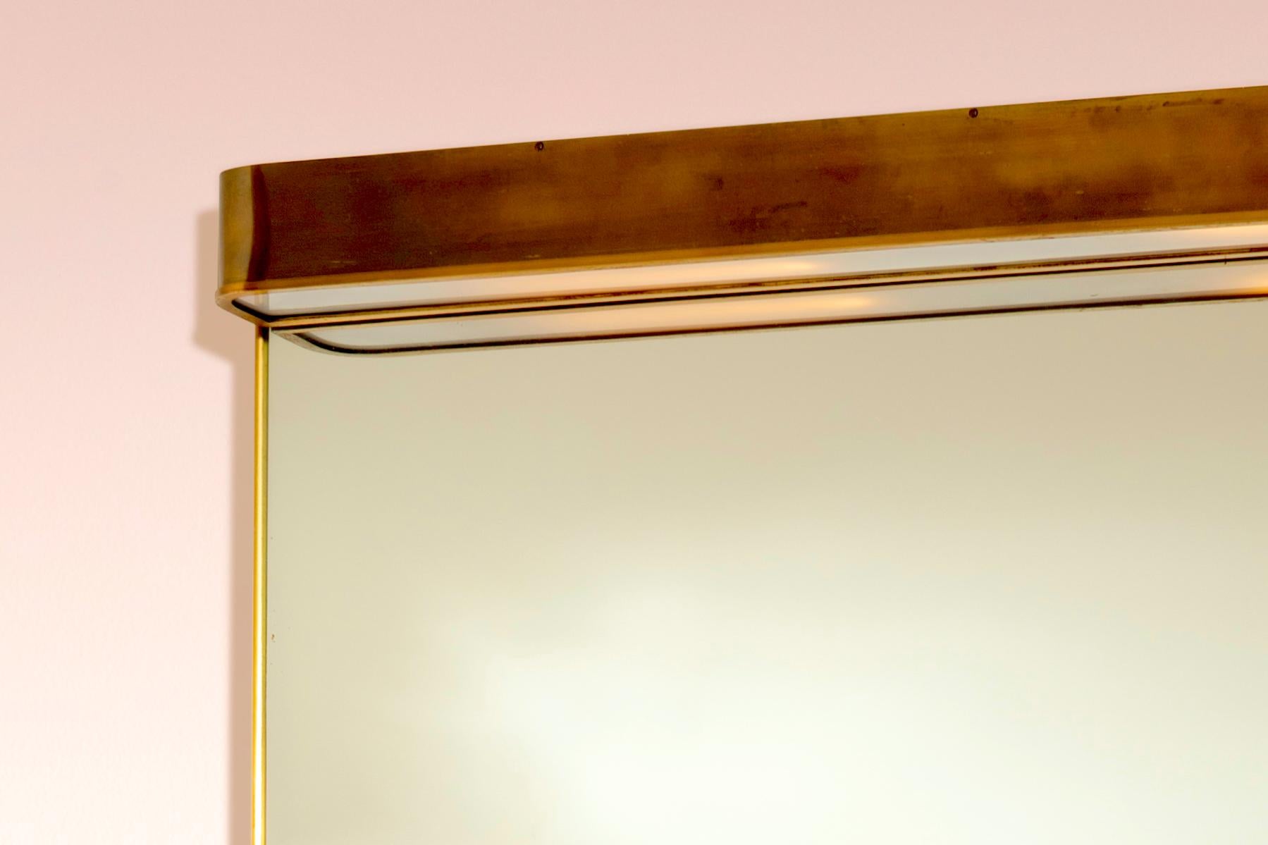 Mid-Century Modern Large brass wall mirror with integrated lights, Italy, 1950s For Sale