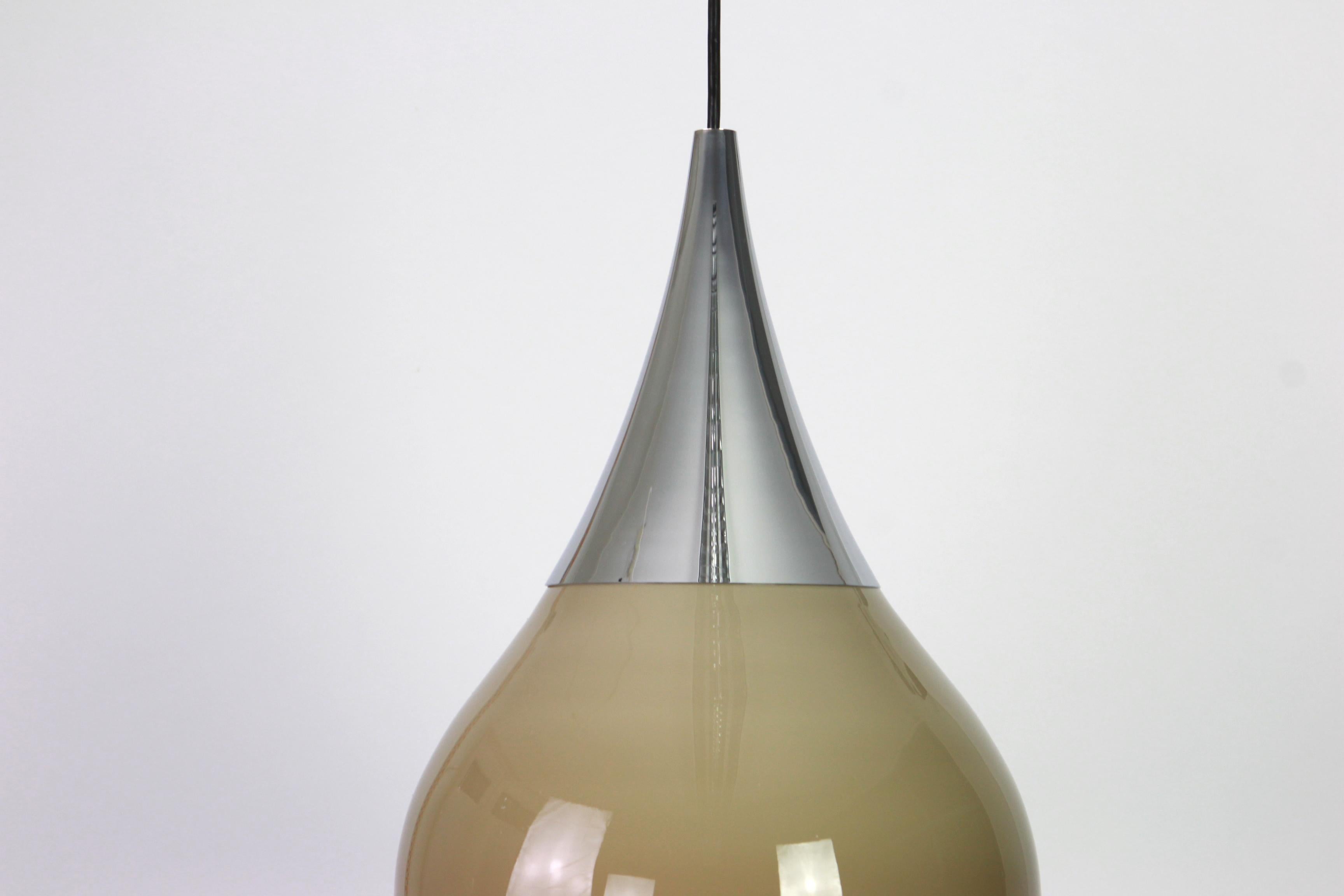 A large round smoke tone opaline glass pendant designed by Limburg, manufactured in Germany, circa the 1970s.
Great light effect.
Sockets: needs 1 x E27 standard bulb with 100W max each and compatible with the US/UK/ etc standards
The height of