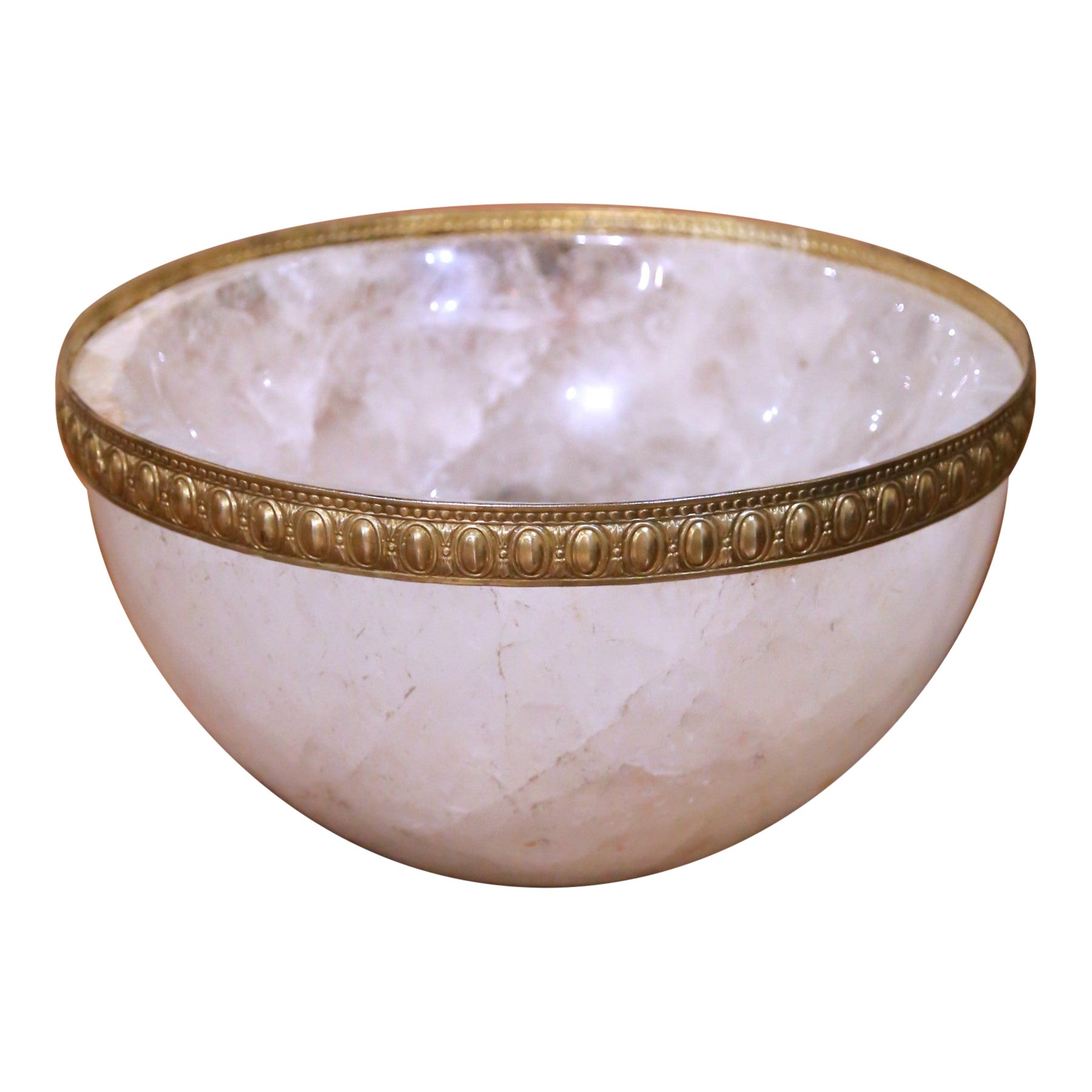 Grand bol de table brésilien en cristal de roche sculpté, avec monture en bronze doré