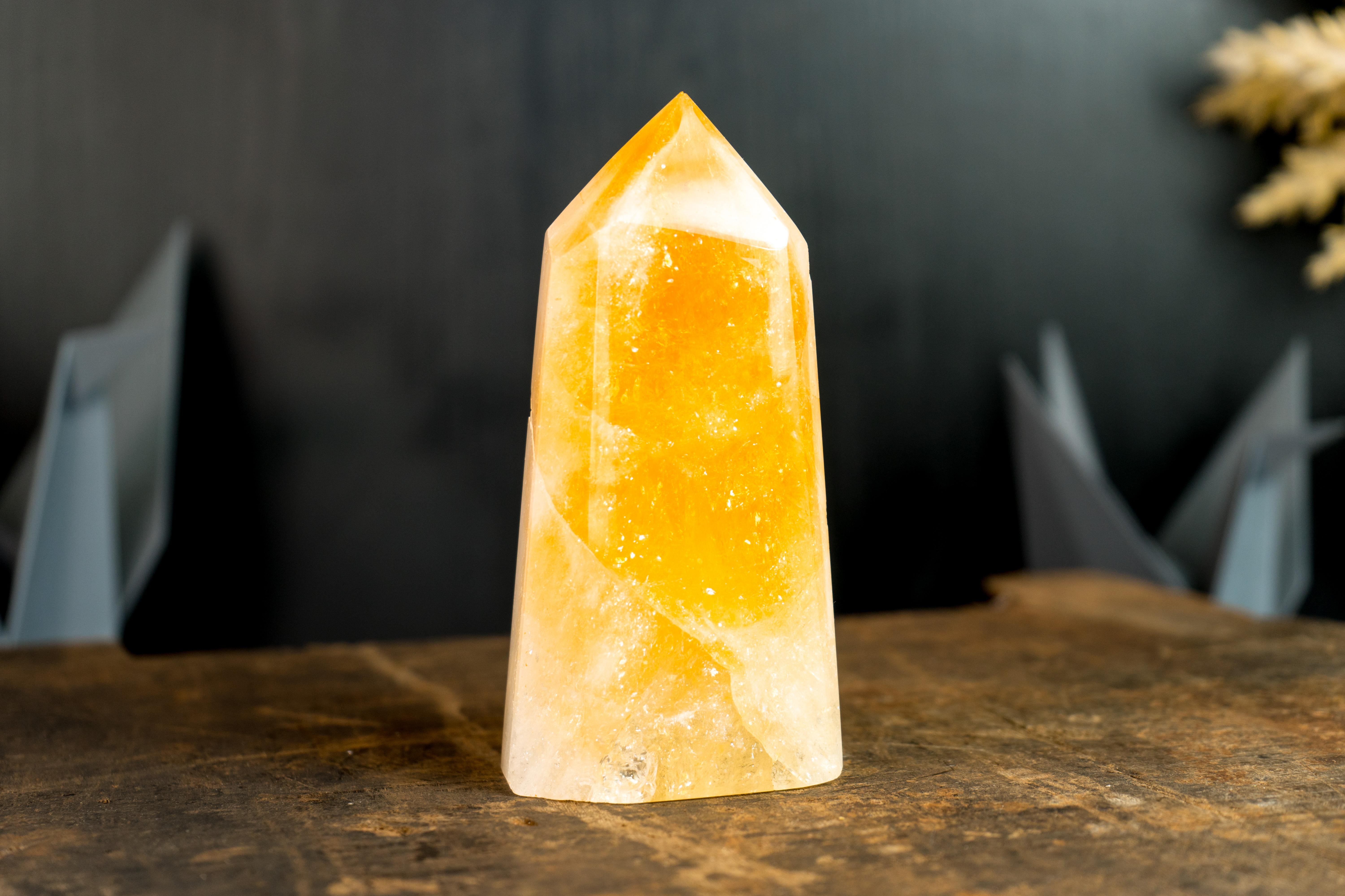 Large Brazilian Citrine Obelisk Point with Deep Orange Citrine Color In New Condition For Sale In Ametista Do Sul, BR