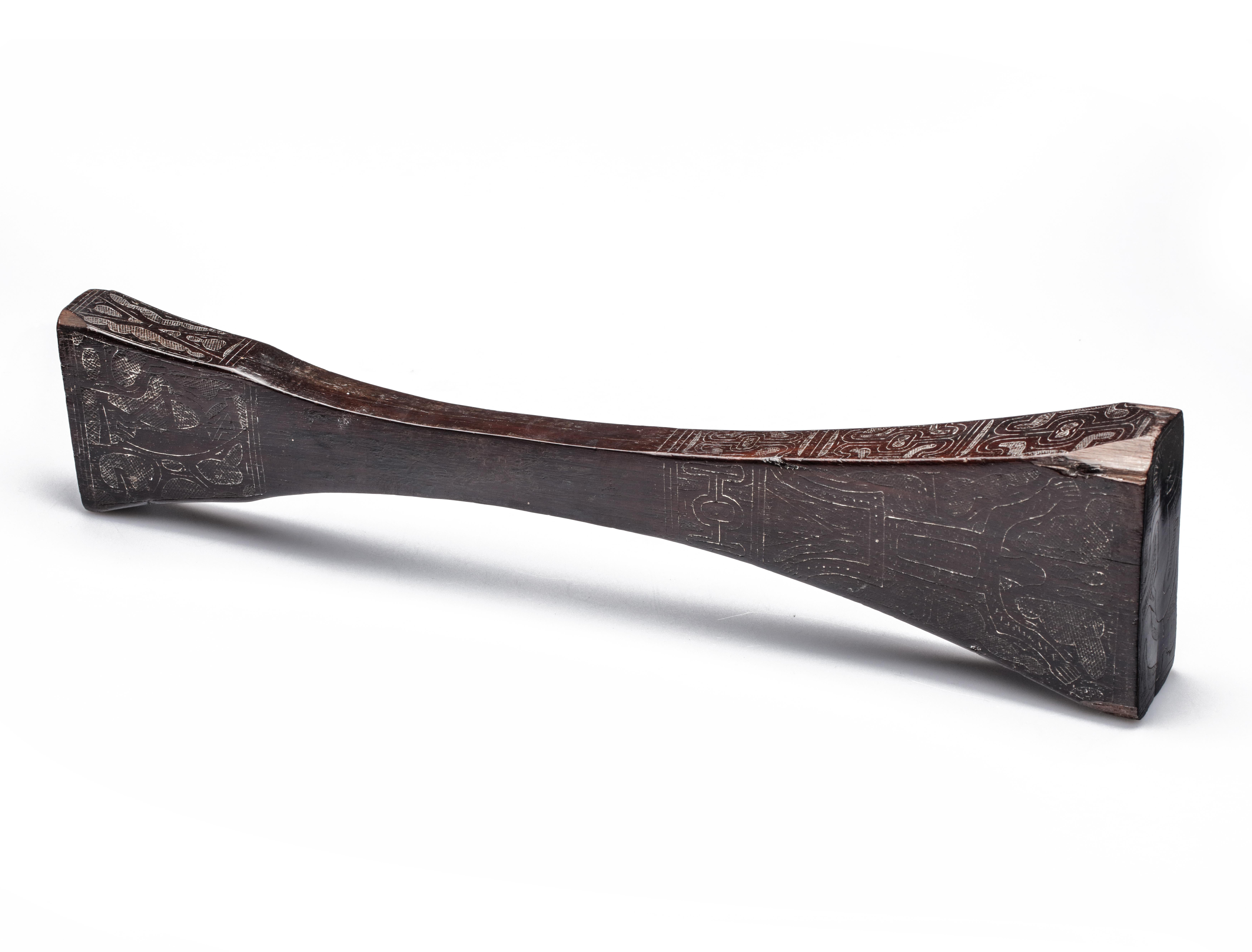 Hand-Carved Large Brazilian or Guyana Amazon Indigenous Macana War Club, 18th or Earlier For Sale