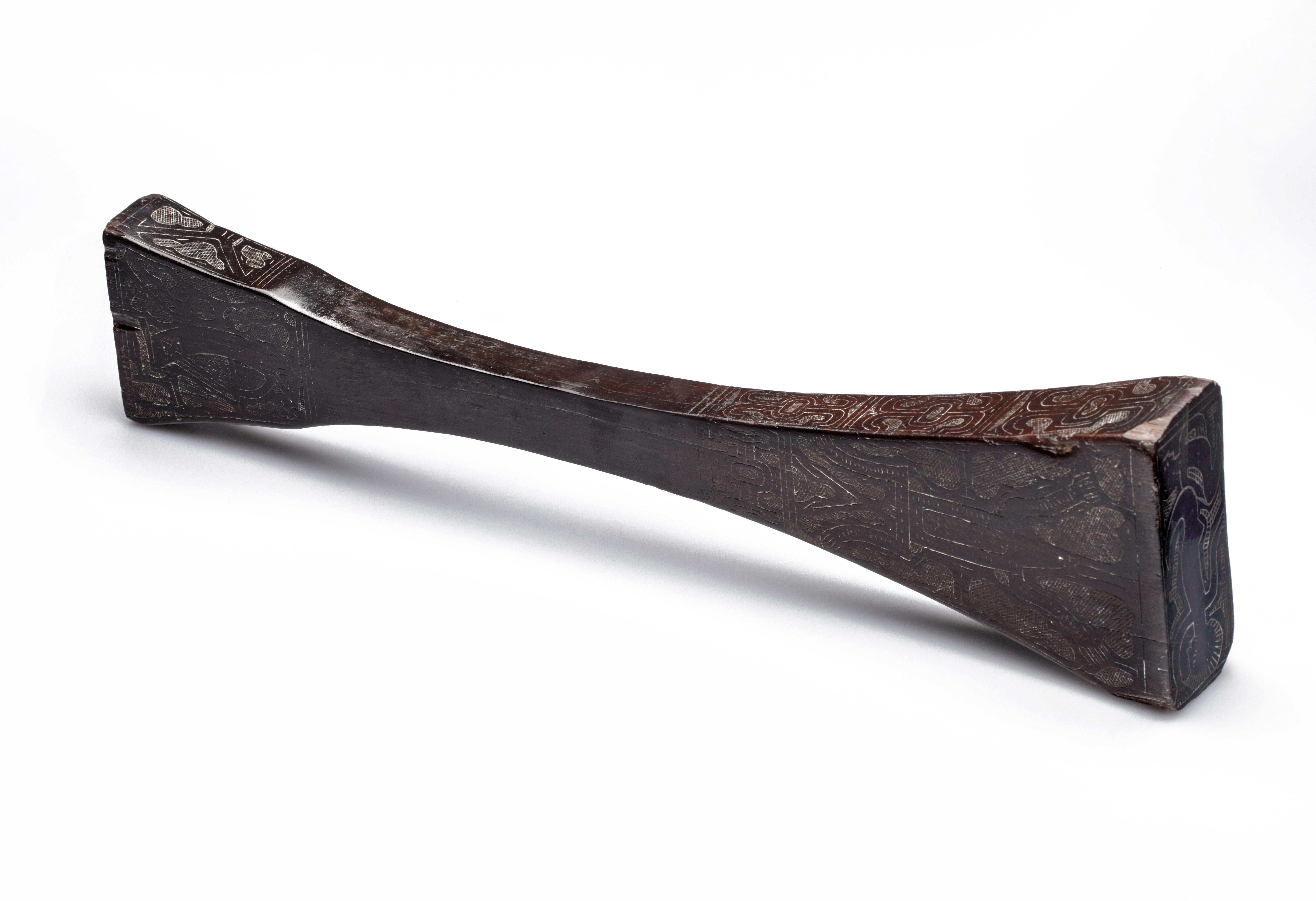 Large Brazilian or Guyana Amazon Indigenous Macana War Club, 18th or Earlier In Good Condition For Sale In Amsterdam, NL
