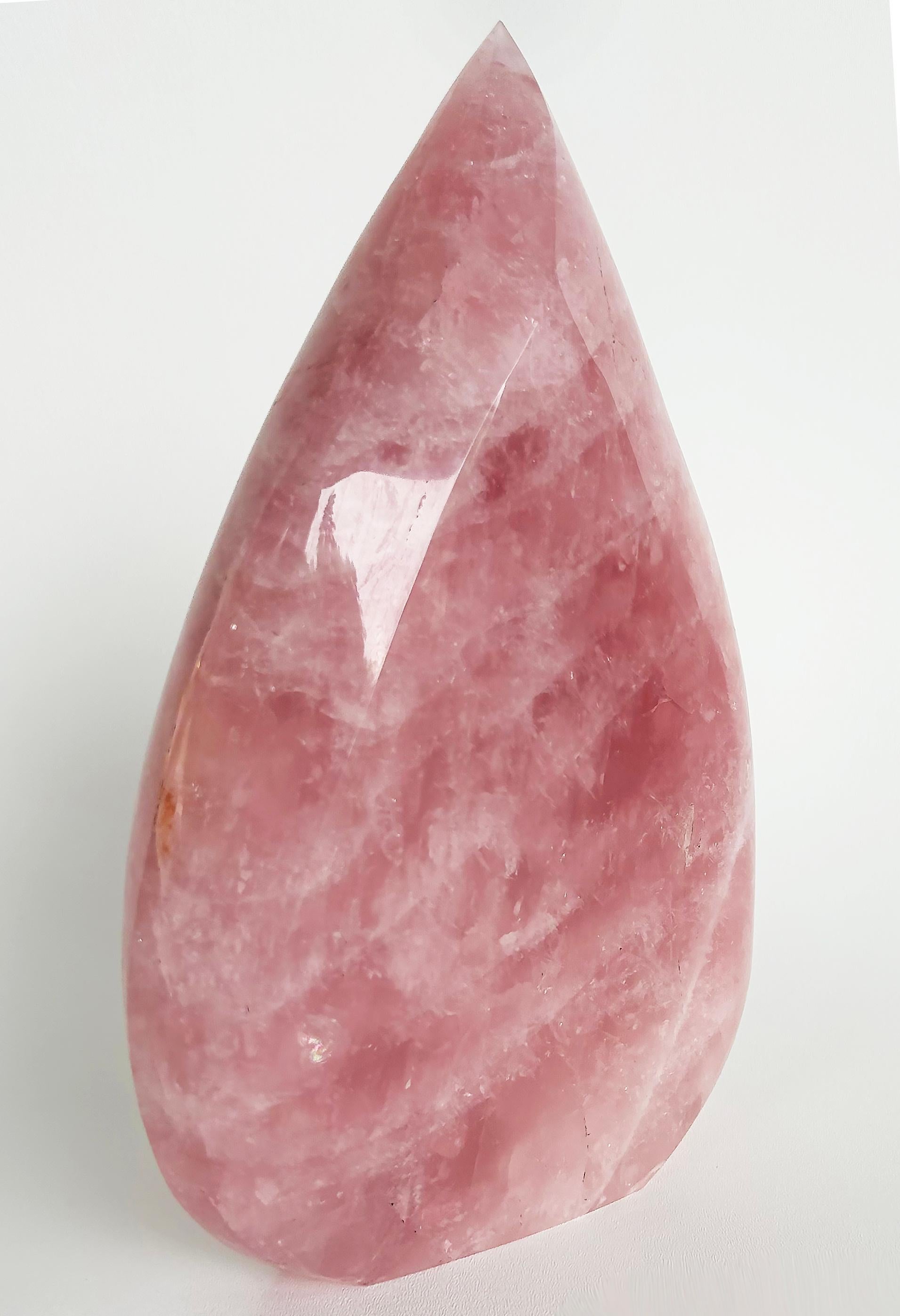 Gran espécimen de lágrima de cuarzo rosa brasileño en forma de llama que pesa 11,2 libras Pulido en venta