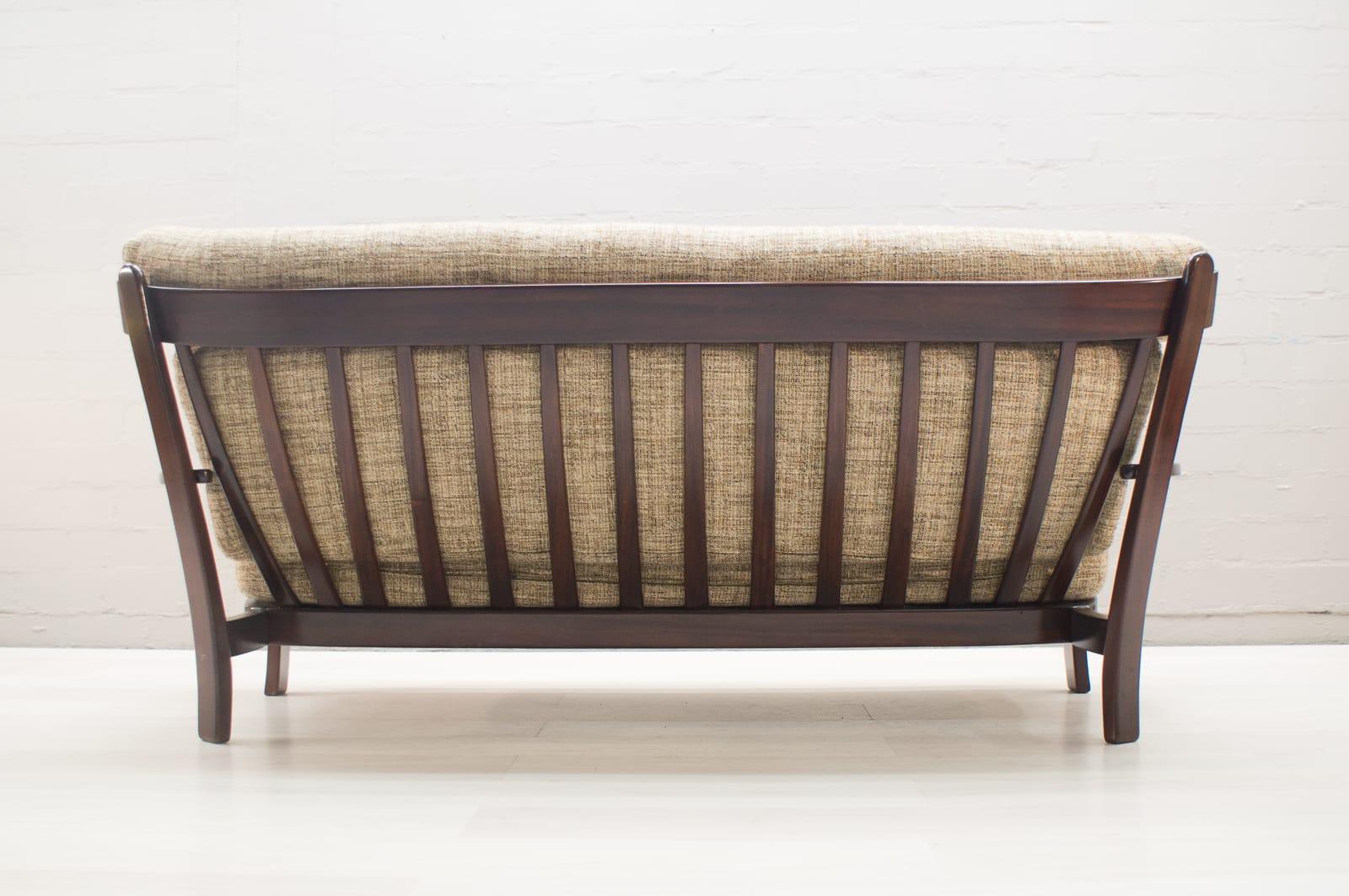 Großes brasilianisches Sofa in der Art von Sergio Rodrigues, 1960er Jahre (Stoff) im Angebot