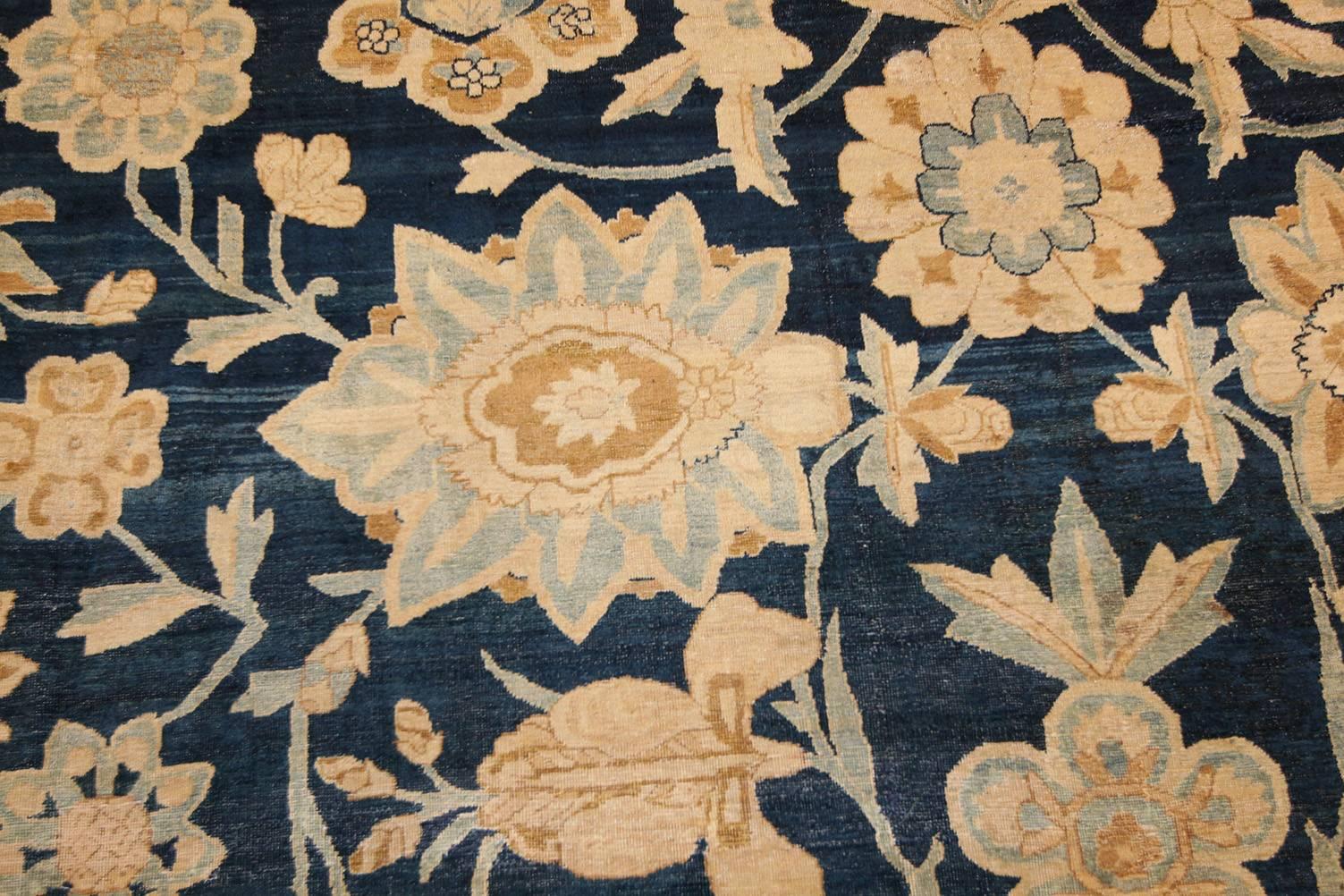 Grand tapis persan ancien surdimensionné de Kerman, Pays d'origine / Type de tapis : Tapis persans, Circa Date : 1900. Taille : 14 ft 8 in x 21 ft (4,47 m x 6,4 m)

