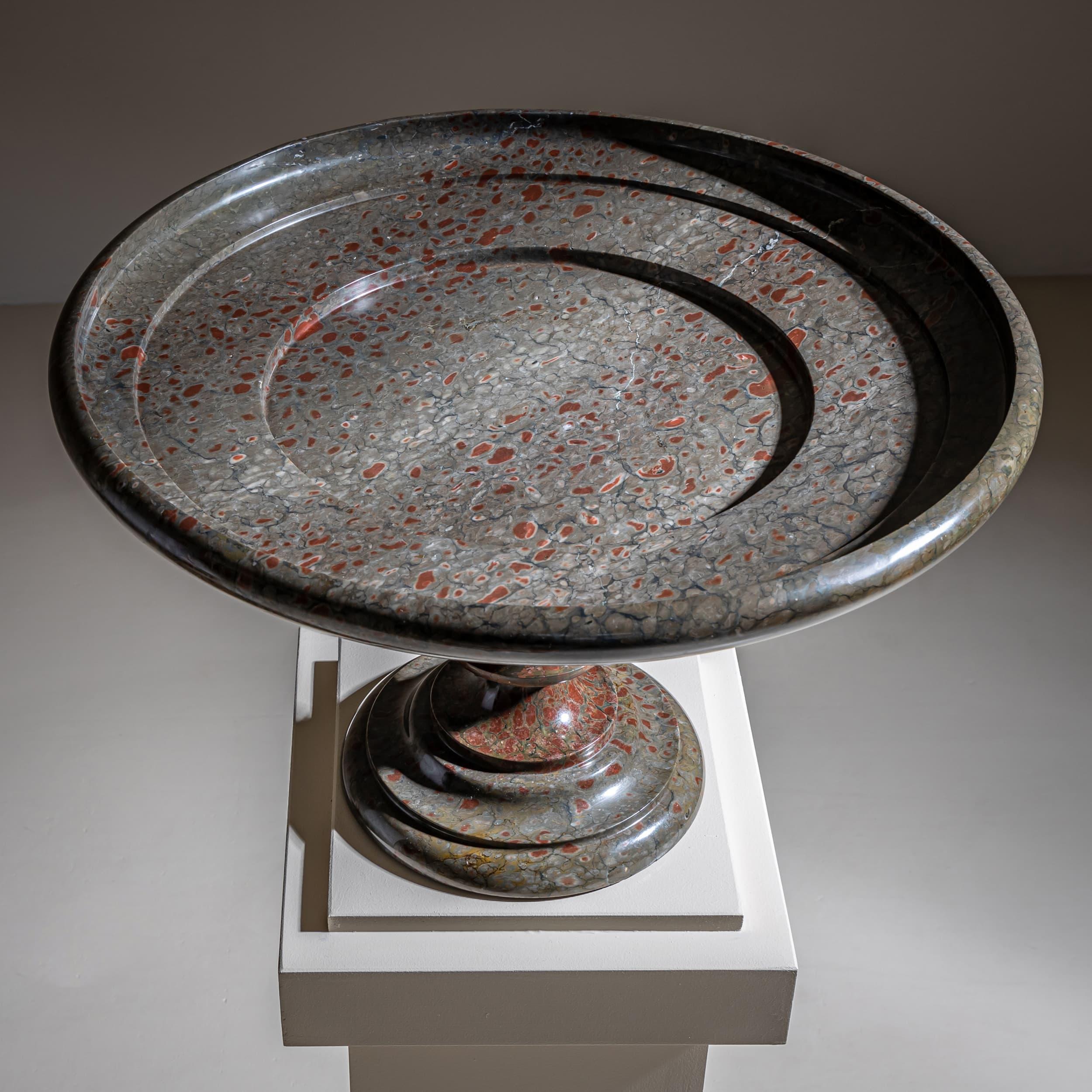 Néoclassique Grande tazza en brèche, Italie, XIXe siècle en vente