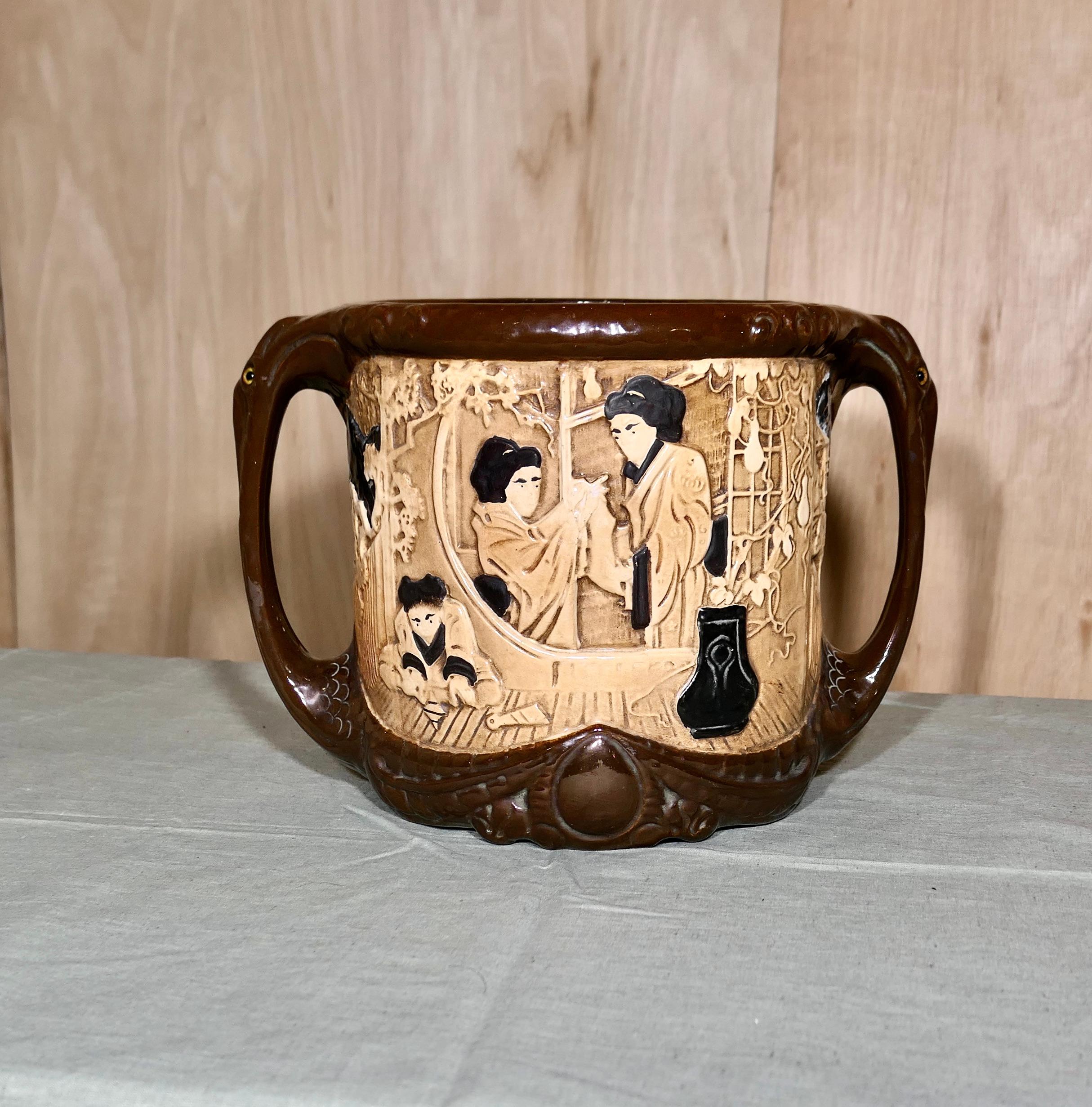 Grande jardinière d'art Bretby Bamboo Ware 


Il s'agit d'une jardinière à deux poignées. Les poignées ont des yeux de serpent perçant.  
La Jardiniere est en bon état antique.
Il mesure 11 pouces de haut et 16 pouces de diamètre. 
CS253