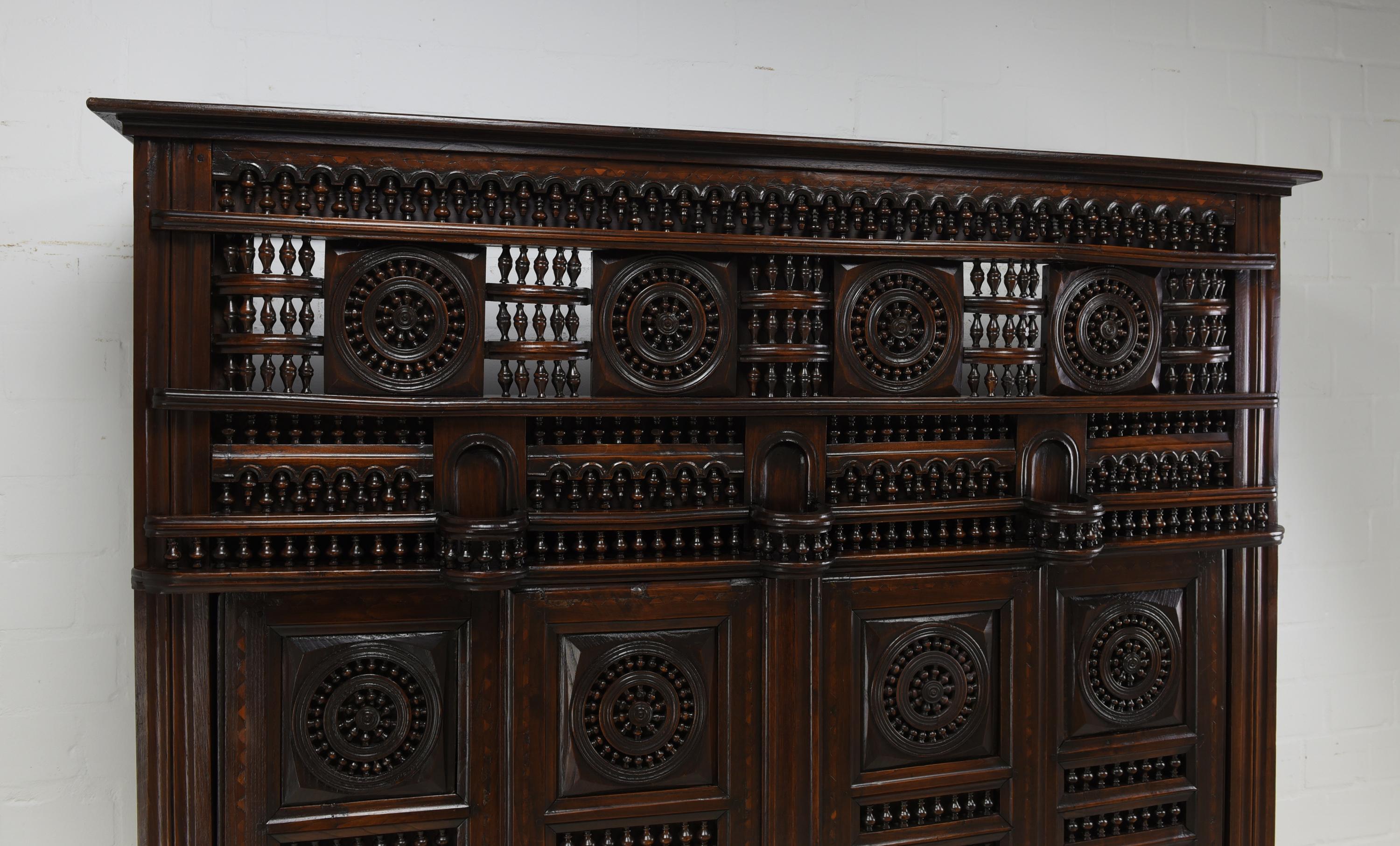 Large Breton Cabinet with Bench in Chestnut and Oak, 1880 For Sale 2